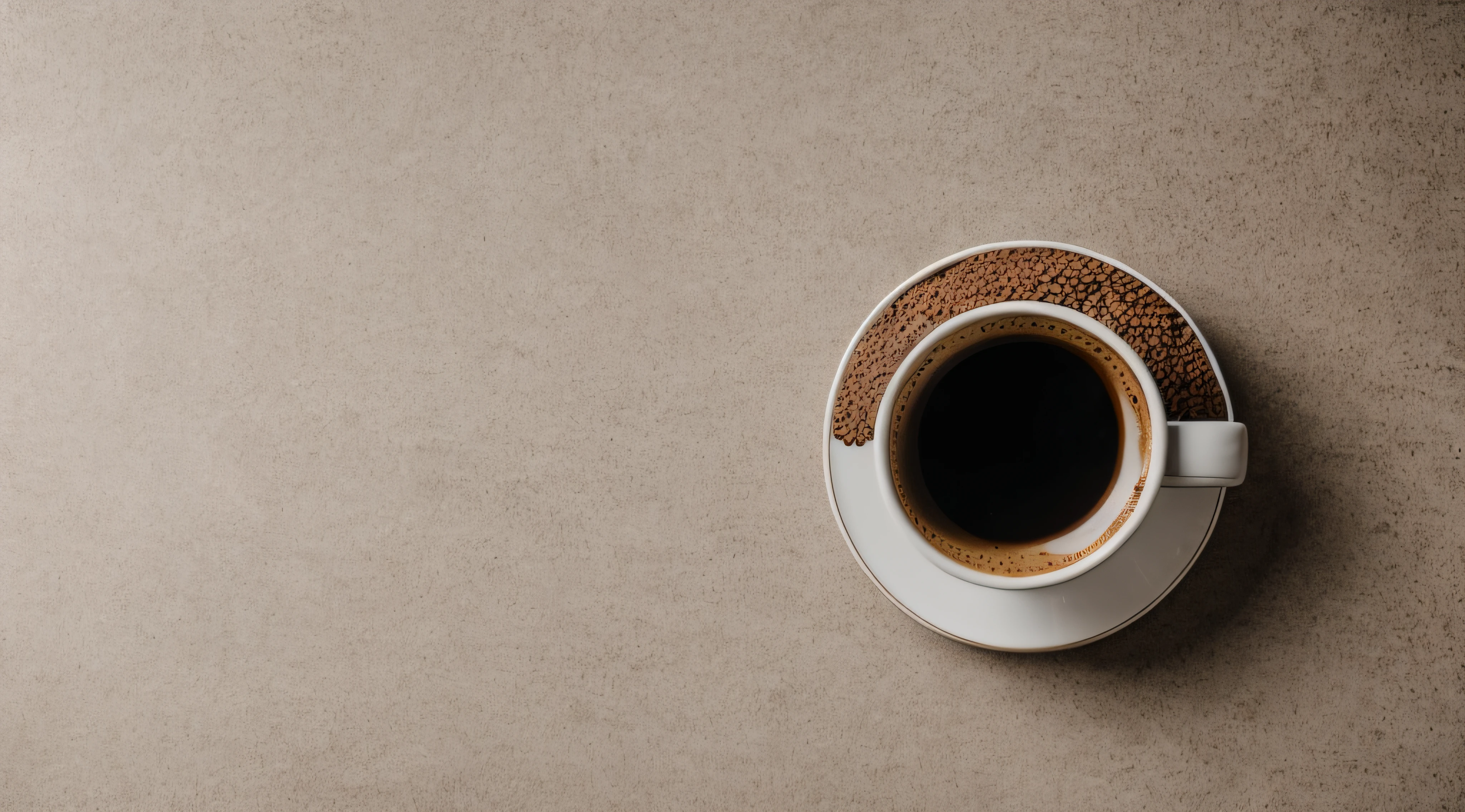 Realistic coffee cup on white background, Deje espacio en blanco alrededor, Put roasted coffee beans in the composition, product photography, tela beige, luz suave, Fujifilm X-T4 camera