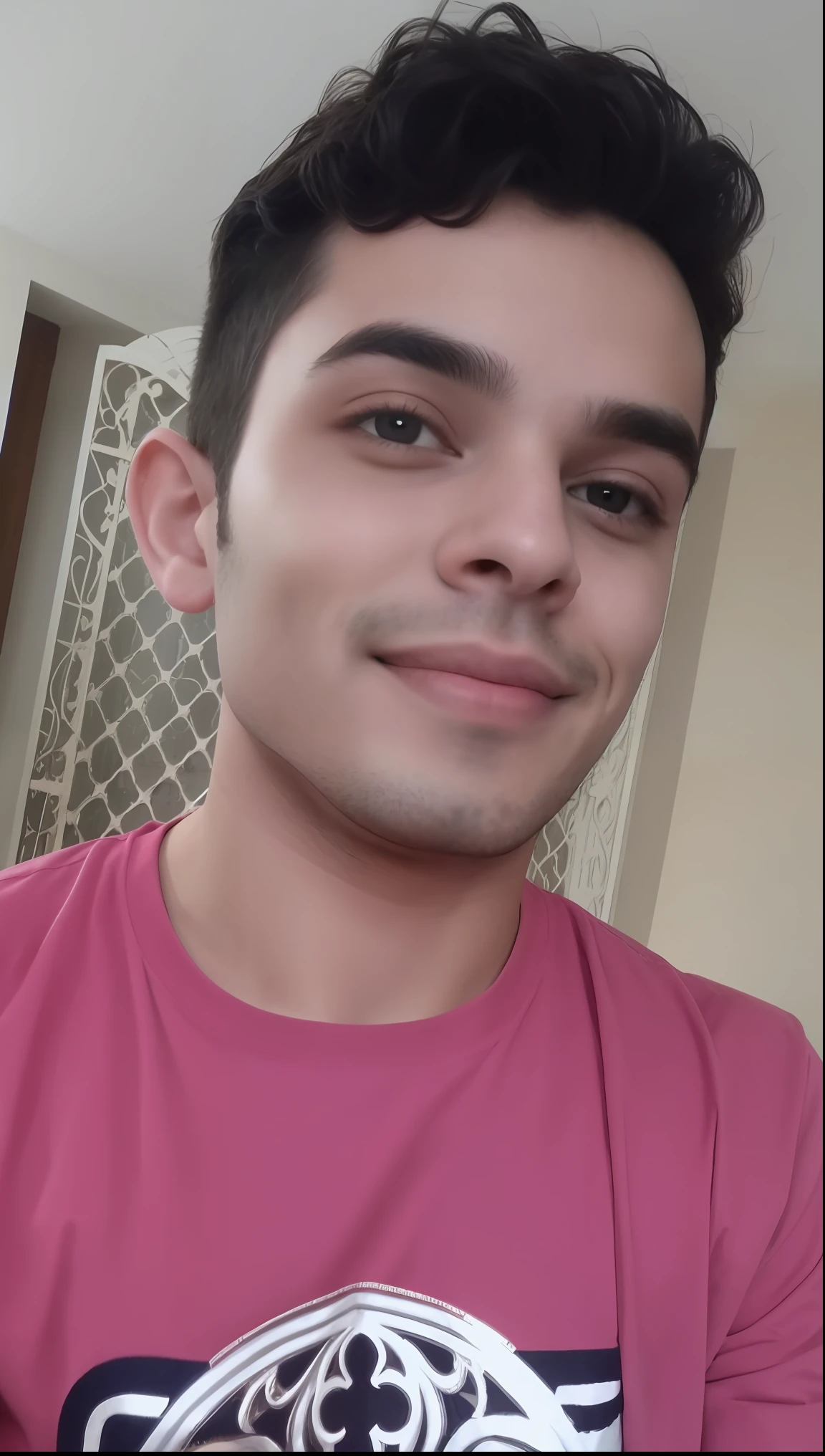 Homem Jovem de 24 anos, vestindo uma camisa rosa , sorridente, detalhado