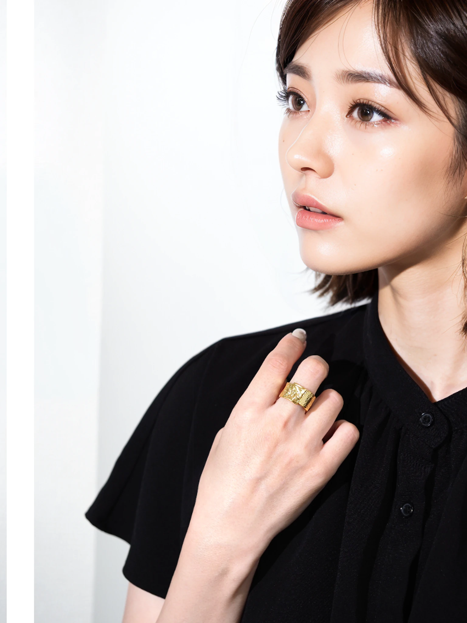 profile、Lateral gaze、don't watch the viewer、profile、25 years old women、Black eyes、1girl in,Cute face, , ​masterpiece, , portlate, ((8K 、RAW Photos、top-quality、​masterpiece)、High Detail RAW Color Photo Professional Photo、(realisitic、Photorealism:1.37)、(top-quality)、超A high resolution、Fusion of 8K and HDTV CG、physically-based renderingt、25 years old women、、top-quality、​masterpiece、ighly detailed、hight resolution、At 8K、超A high resolution、detailed shadow、A hyper-realistic、realisitic、Midday sunshine、1girl in、A detailed face、realisticeyes、real looking skin、a short bob、femele、