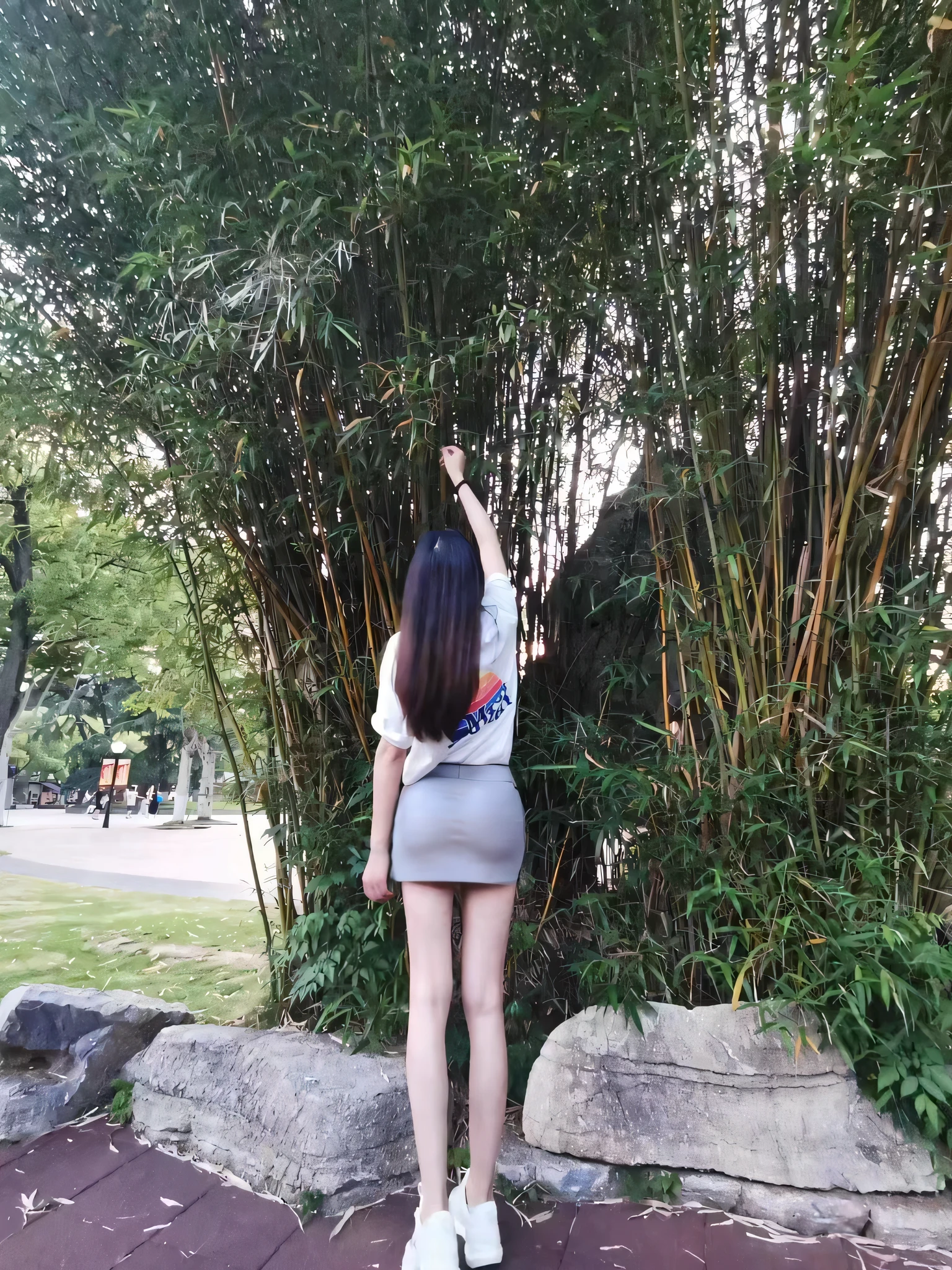 Skirt that wraps hips，Superskirt，Cocked buttocks