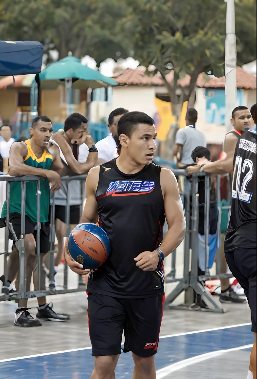 There are two men playing basketball on a court with a crowd watching, Directed by: Felipe Seade, jogar basquetebol, tiro focado, olhar intenso, Carmelo Blandino, basquete, intense expression, camaradagem, Directed by: Fernando Gerassi, extremamente intrincado, desporto, Directed by: Nandor Soldier, Foto de perfil, Olhar Focado, Directed by: Matteo Pérez, andrea rocha
