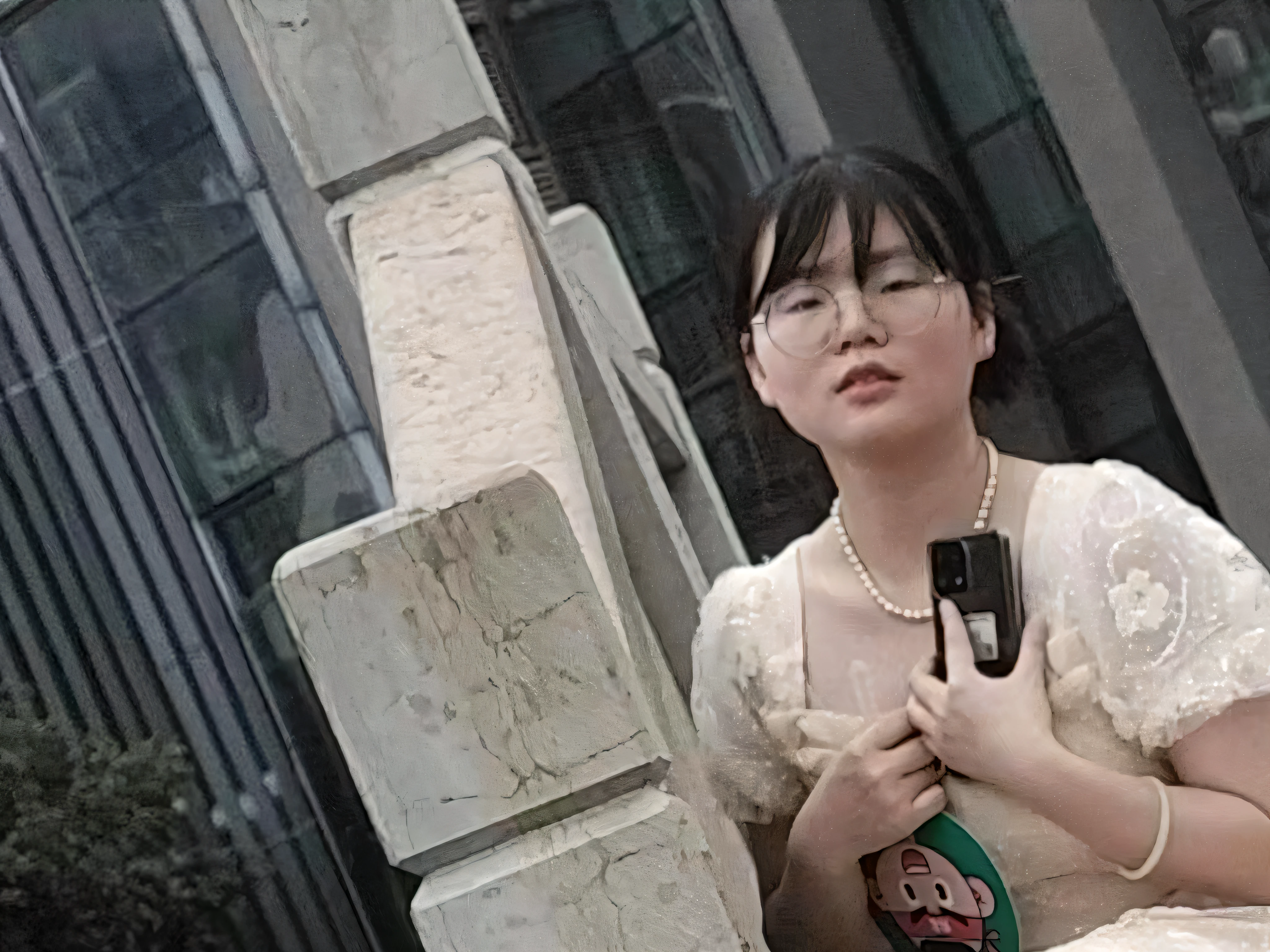 On the steps sat a woman，Holding an umbrella, xintong chen, White Hanfu, very very low quality picture, loli in dress, Dressed in elegant dresses, wenfei ye, dressed with long fluent clothes, inspired by Ma Yuanyu, Chinese girl, 2 8 years old, Guviz, with acient chinese clothes, 2 9 years old