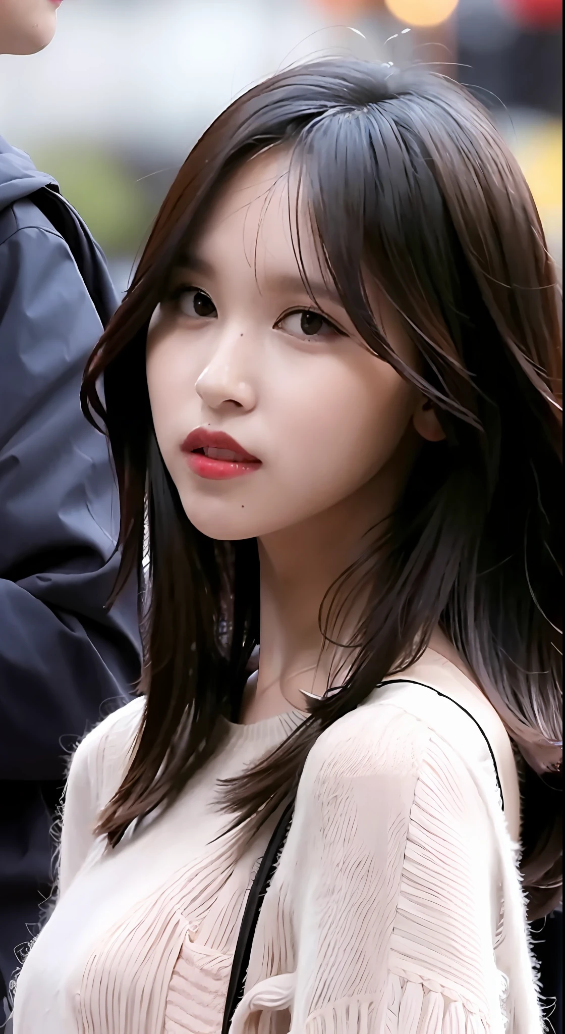 Mina,Clothes in black,Black long hair,((best qualtiy,8K,tmasterpiece:1.3)),Outstanding style,Natural makeup,Have lunch at a café in the sun