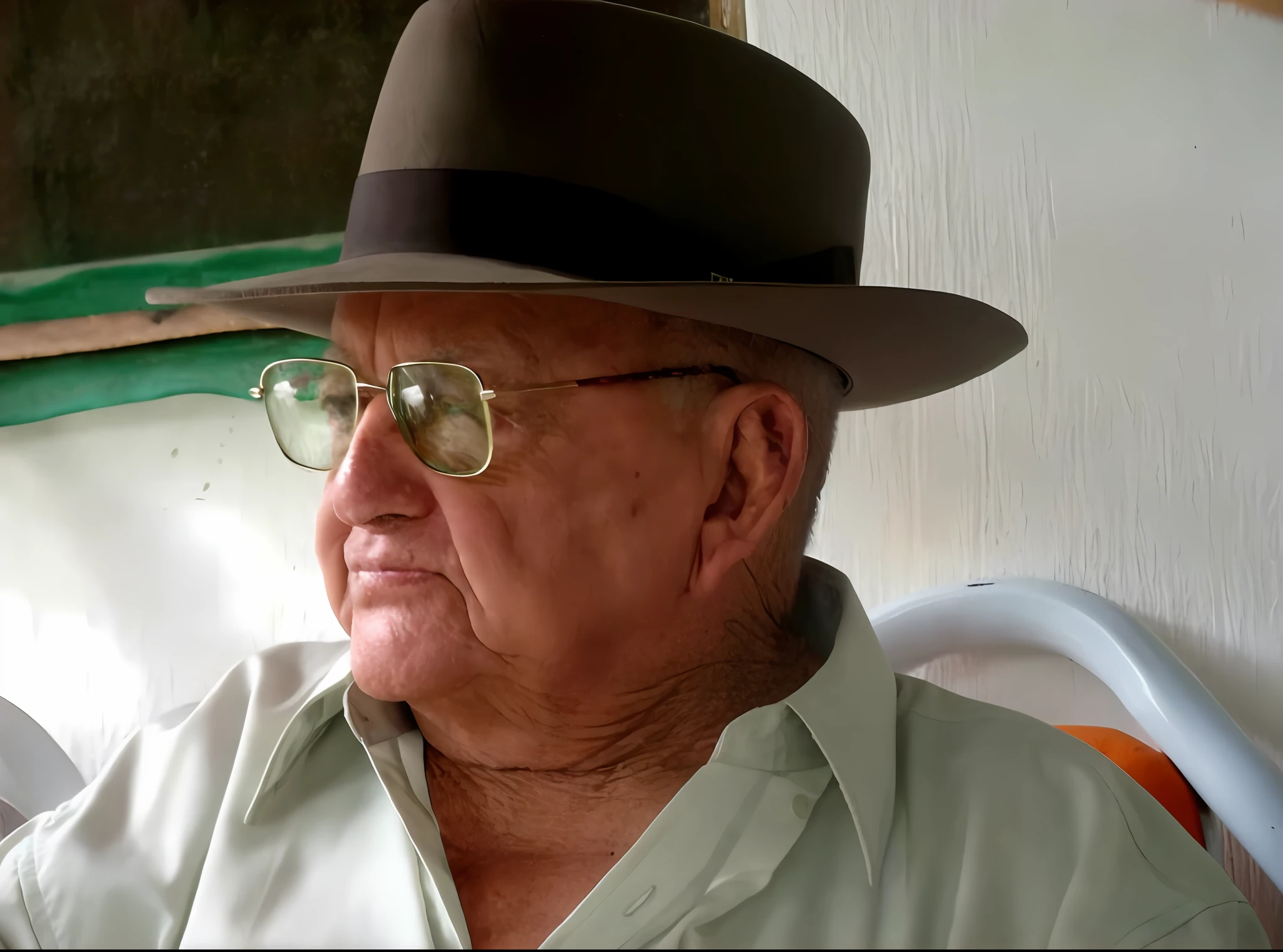 (rejuvenecer a face do personagem em 30 anos),There is a man in a hat and glasses sitting in a chair, José Moncada, senor salme, Salustiano Garcia Cruz, Arauto Ortega, Juan Caloto, Manuel Sanjulian, Luis Nieves Sr., Juan Sanchez Cotan, ignacio fernandez rios, Pablo Hurtado de Mendoza, juan jose serrano, old man, Carlos Huante