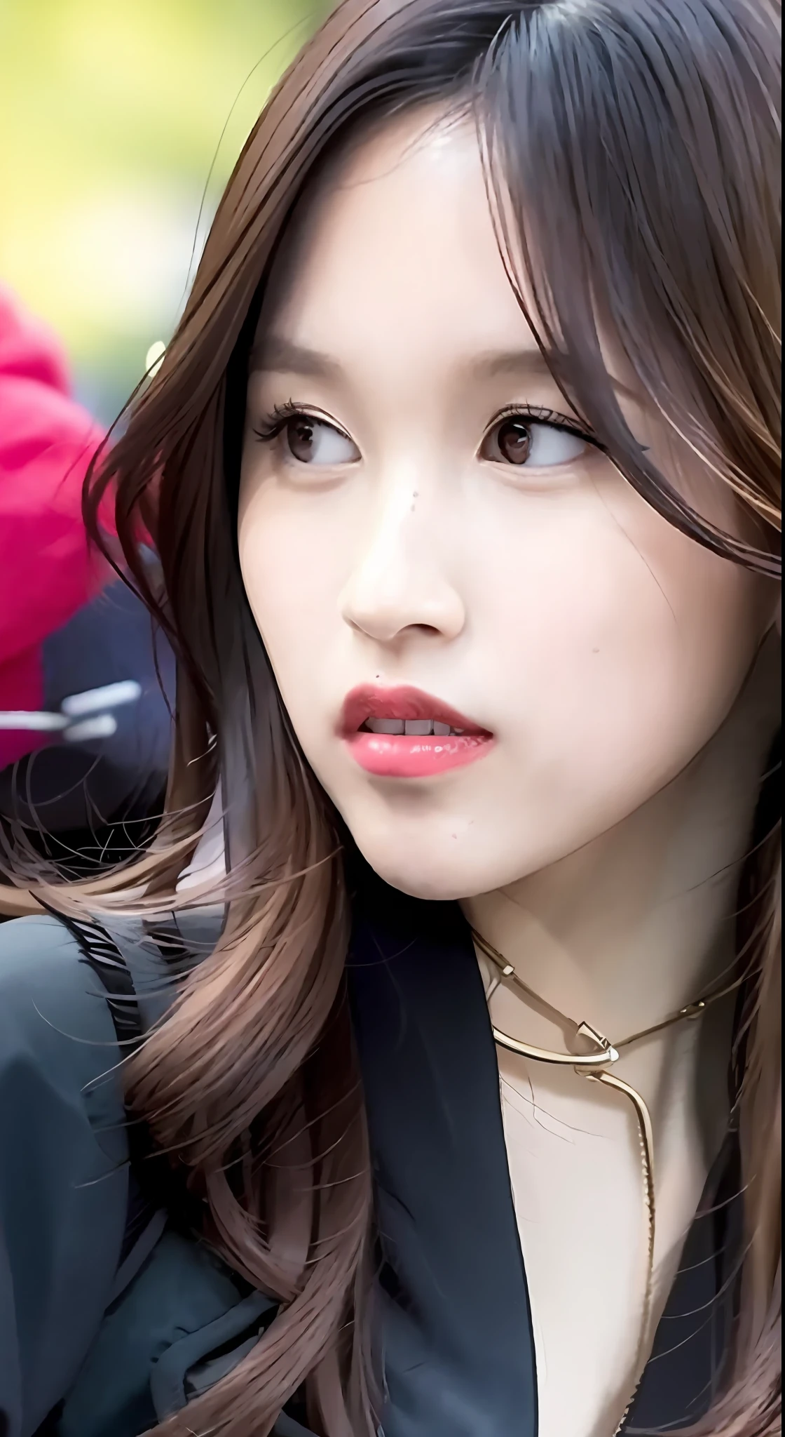 Mina，Bright clothes，Black long hair，（（best qualtiy，8K，tmasterpiece：1.3）），Outstanding style，Natural makeup，Have lunch at a café in the sun