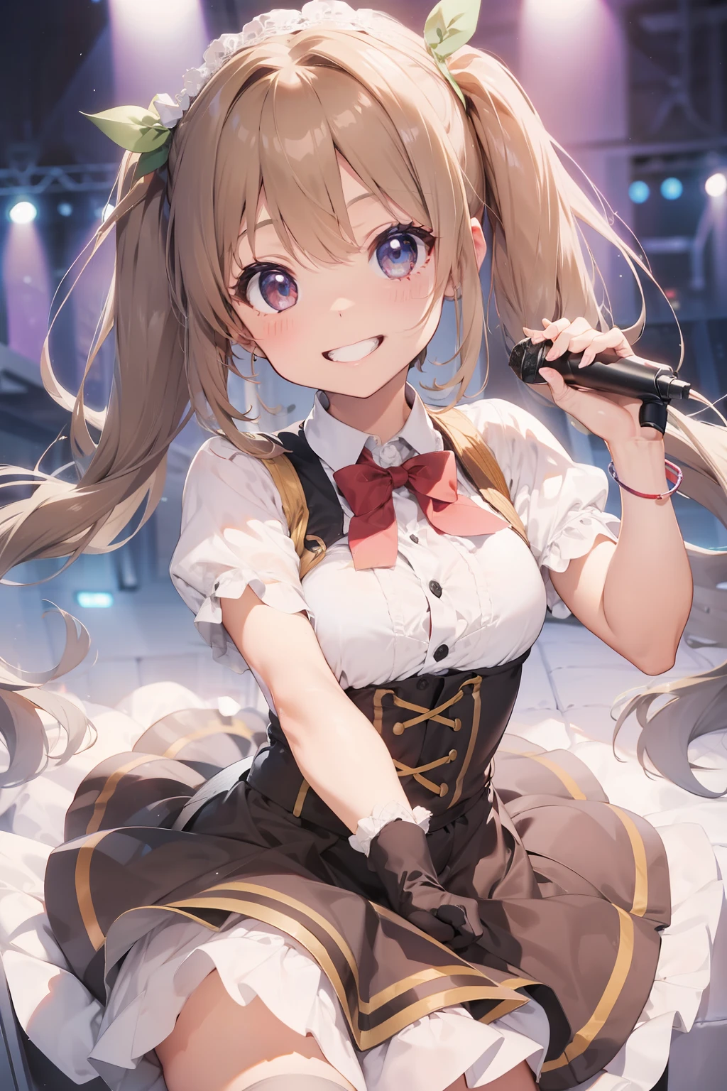 holding the mic、a smile