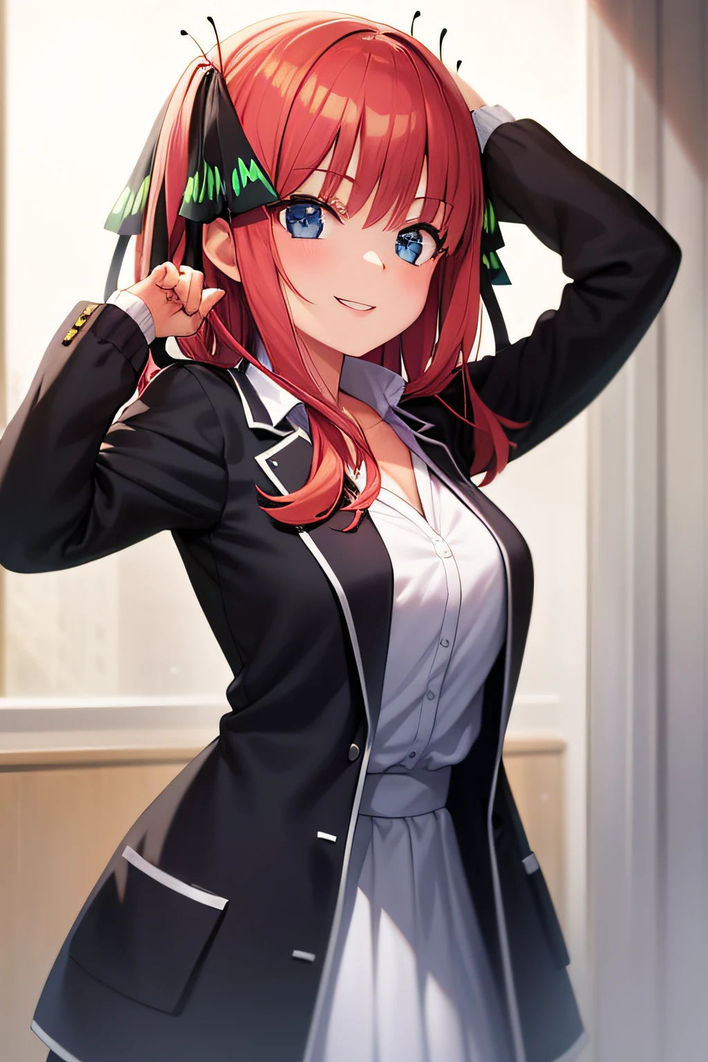 obra maestra, mejor calidad, anime, muy detallado, 1 girl in, solo, nakano nino, cabello rosado, adorno de pelo de mariposa, pechos grandes, sonrisa, fondo recamara con cama, cuero negro, liguero