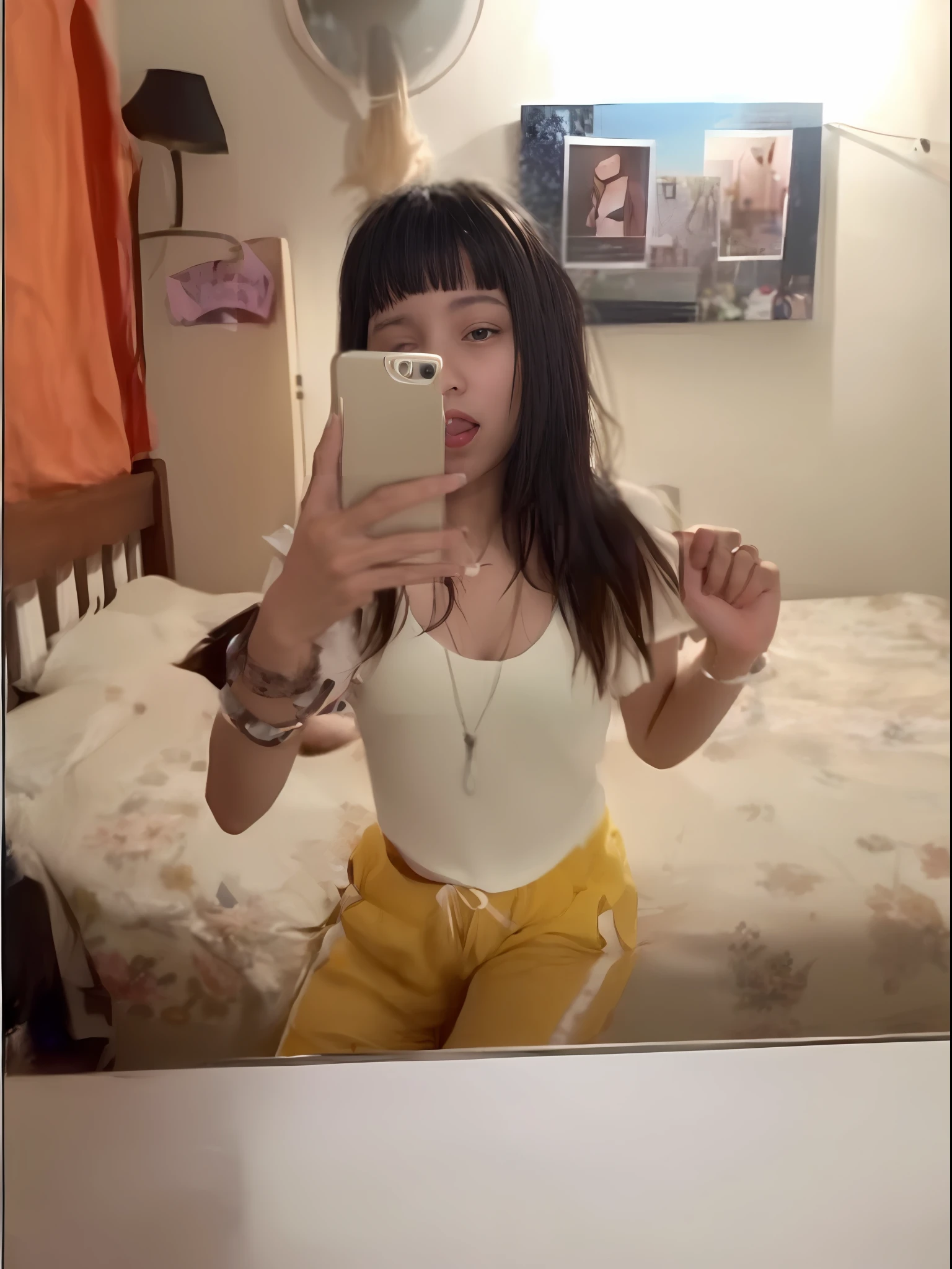 Araffed woman taking a selfie in a mirror in a bedroom, con flequillo completo, foto filtrada, 18 years old, 19 year old girl, Melanie Martinez, 1 6 years, Flequillo contundente cae sobre su frente, Chica de anime en la vida real, Llevar croptop amarillo, Hermosa Delphine, Foto de perfil, she is about 1 6 years old
