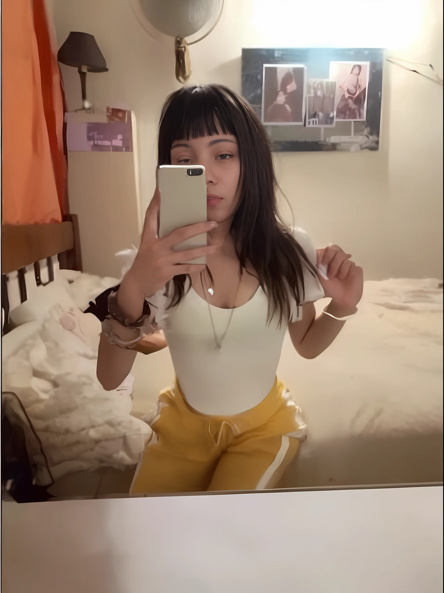 Araffed woman taking a selfie in a mirror in a bedroom, con flequillo completo, foto filtrada, 18 years old, 19 year old girl, Melanie Martinez, 1 6 years, Flequillo contundente cae sobre su frente, Chica de anime en la vida real, Llevar croptop amarillo, Hermosa Delphine, Foto de perfil, she is about 1 6 years old