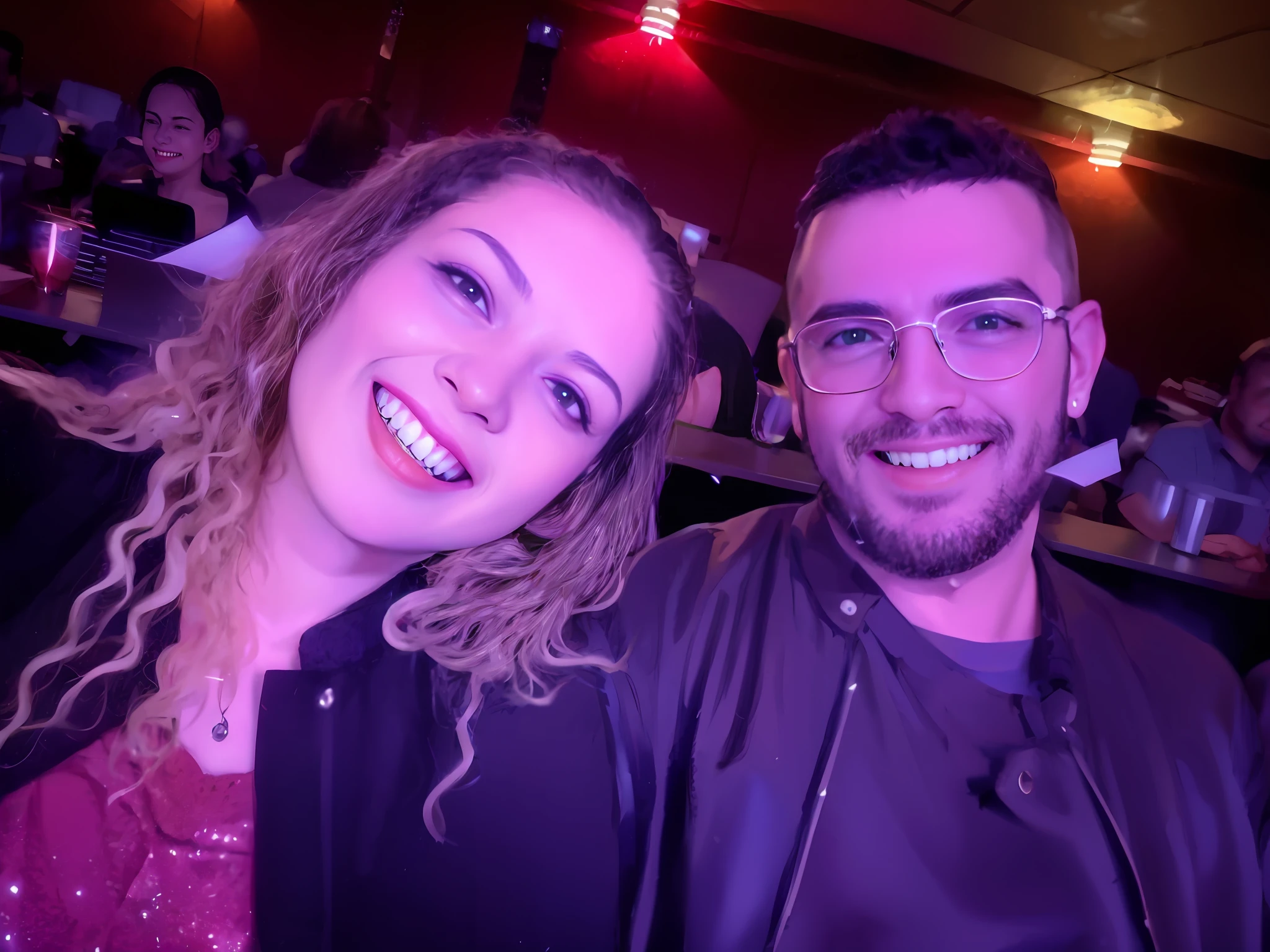 Smiling couple in a restaurant with a crowd of people, audience selfie, Directed by: Nandor Soldier, retrato!!!, Fotografia tirada em 2 0 2 0, audience in the background, foto de perfil, audience, retrato!!!!, by Amelia Peláez, foto do concerto, imagem de perfil, album photo, Em Matinee estreia, imagem de qualidade muito baixa, foto de baixa qualidade