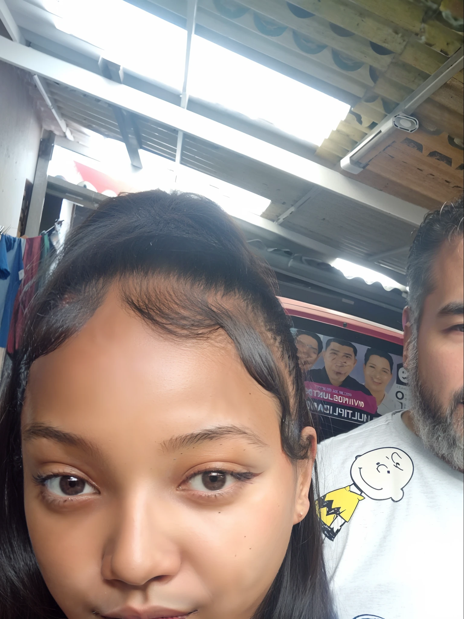 There is a man and a woman standing in a room, Mulher de 30 anos de Cuba, Directed by: Samuel Silva, Usando tatuagens shipibo, Parece Fabiula Nascimento, imagem de perfil, Fotografia selfie 8k, Sakimichan e Frank Franzzeta, imagem do avatar, Directed by: Willian Murai, Directed by: Luis Miranda, Directed by: Daniel Lieske