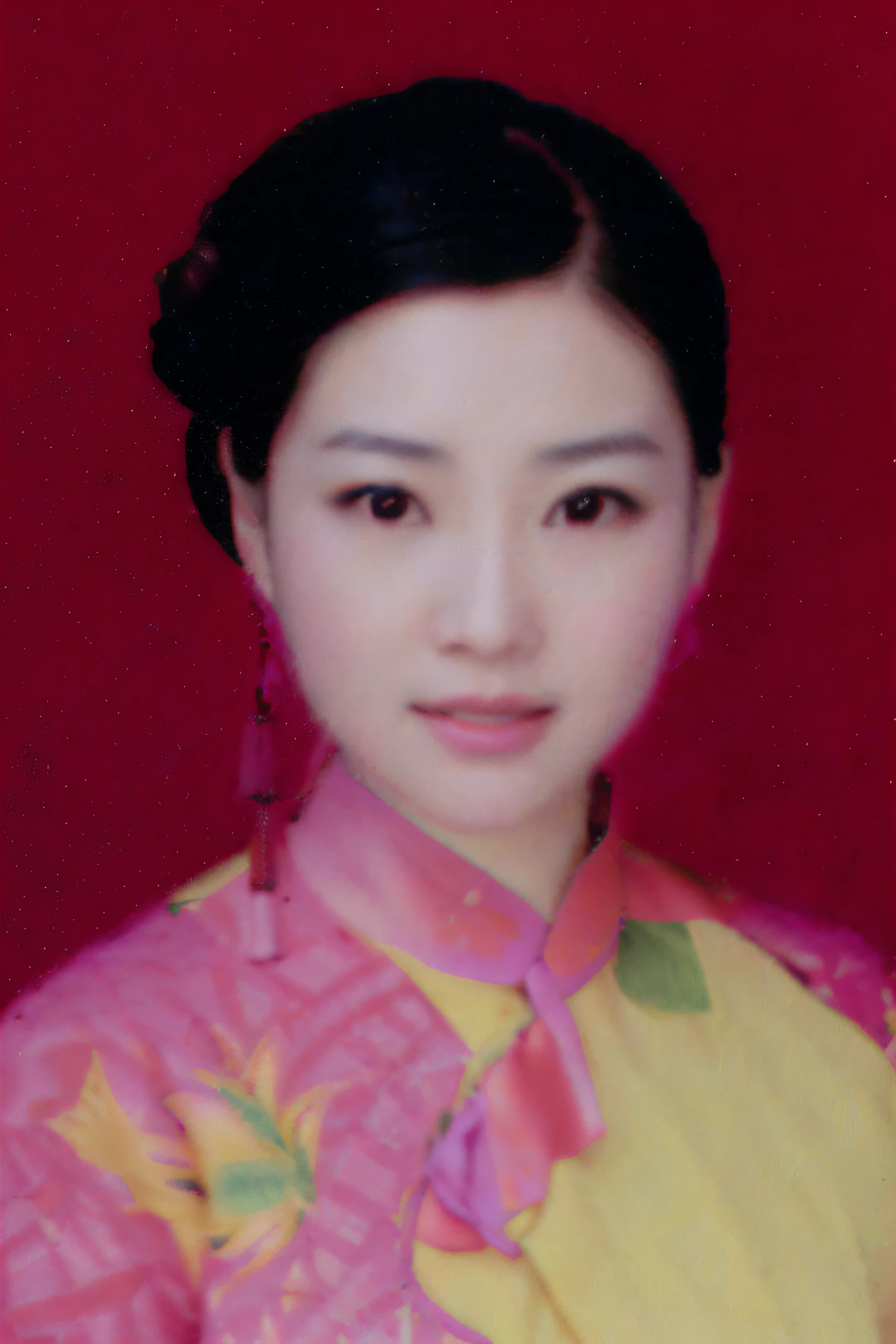 Photo of a woman in a yellow and pink dress, Yun Ling, Qiu Fang, xue han, Wu Liu, Eat Zhuoxin, jiyun chae, lei min, mingchen shen, zhong lin, lulu chen, Zhang Pengzhen, xiaofan zhang, mei-ling zhou, song nan li, yee chong