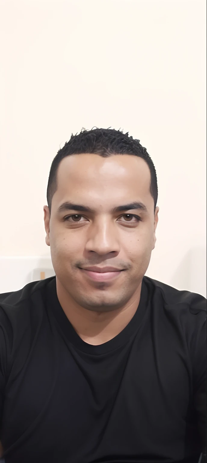 there is a man sitting in a chair with a cell phone, david rios ferreira, Ronaldo Nazario Fenomeno, Alejandro, caio santos, andres rios, Ronaldo Nazario, Mohamed Chahin, Ronaldo Luis Nazario da Lima, Ronaldo Luis Nazario de Lima, Mohamed Reda, Homem de 4 0 anos, José Moncada, Miguel Iglesias