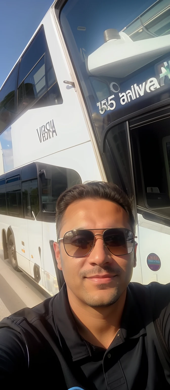 Man in sunglasses taking a selfie in front of a bus, , cerca de 3 5 anos, vista frontal, 8k