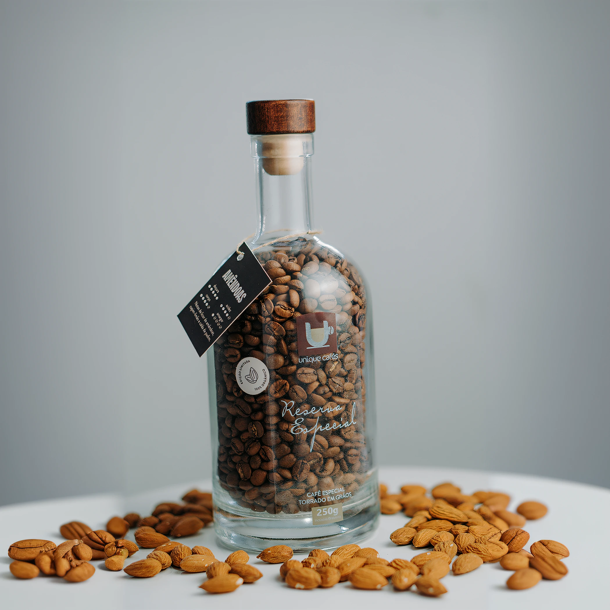 There is a bottle of liquor with nuts on the table, high resolution product photo, foto do produto, celebration of coffee products, foto detalhada do produto, foto do produto de alta qualidade, fotografia do produto, Jovana Rikalo, foto oficial do produto, Beanstalk, fotografia do produto, foto do produto em close-up, Cafe Cold Brew ), Foto completa do produto, foto profissional do produto, fotografia de produtos comerciais
