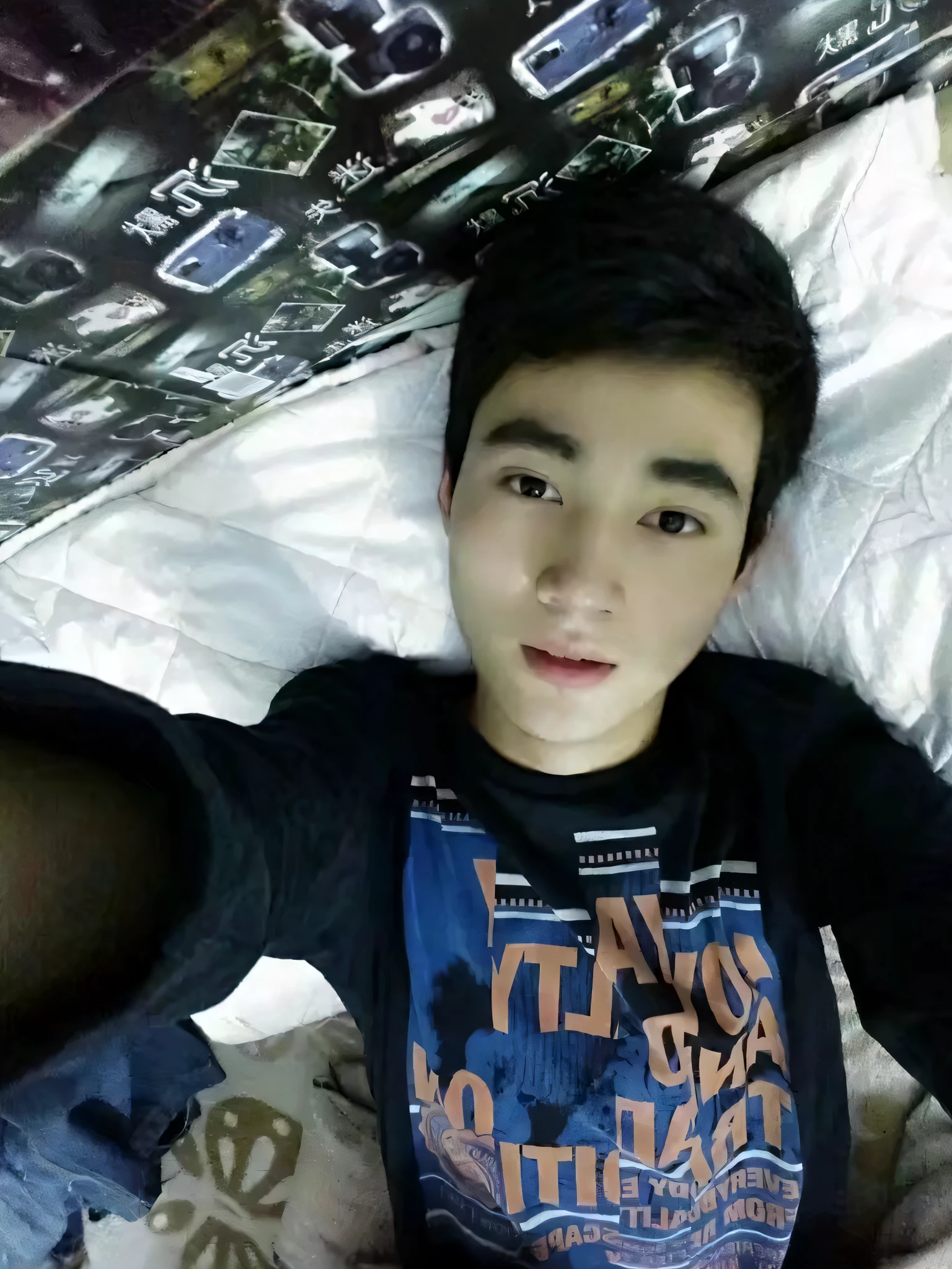 There was a young man lying in bed，wearing a blacked shirt, Ruan cute vtuber, Male ulzzang, 1 7 - year - old boy thin face, ruan jia beautiful!, hong june hyung, wan adorable korean face, cute young man, xintong chen, Cai Xukun, Inspired by Zhang Han, yanjun cheng, drak