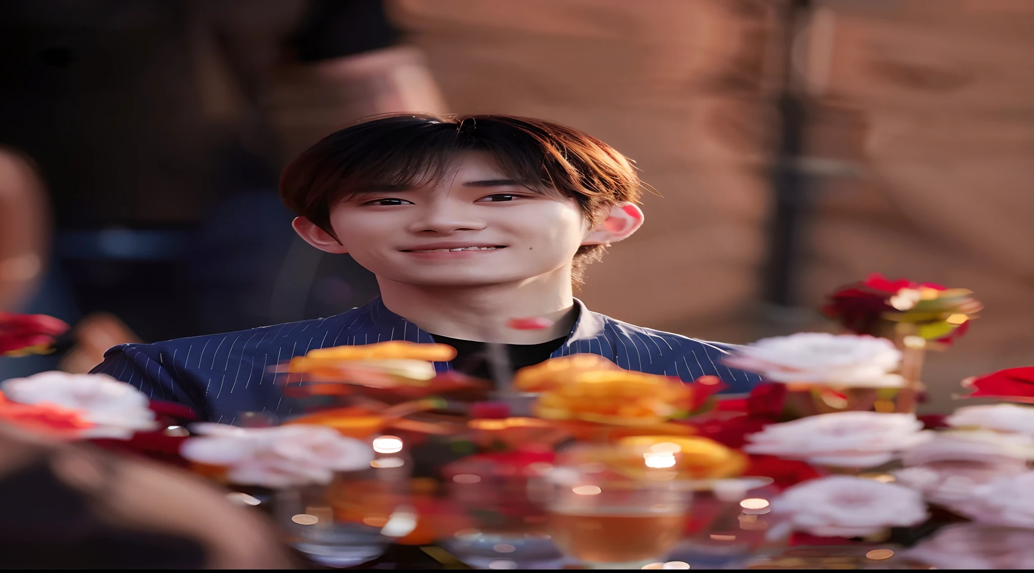 Yi Yangqianxi smiled and stood behind the warm flowers,Warm flowers blur,Focus on Yi Yangqianxi's face