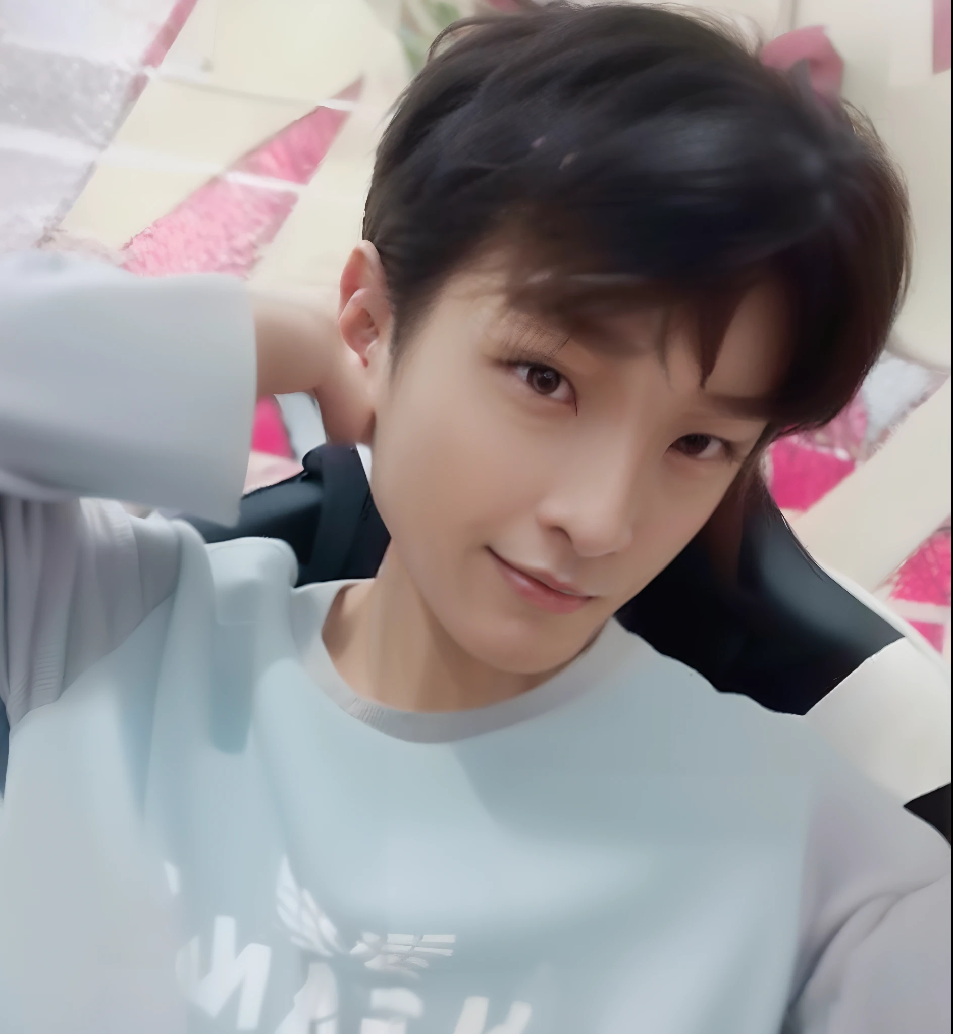 There was a man drying his hair, Cai Xukun, Shin Jinying, yanjun cheng, heise jinyao, xintong chen, young wan angel, drak, Li Zixin, 1 7 - year - old boy thin face, wenjun lin, hyung tae, longque chen, 2 2 years old, 2 3 years old