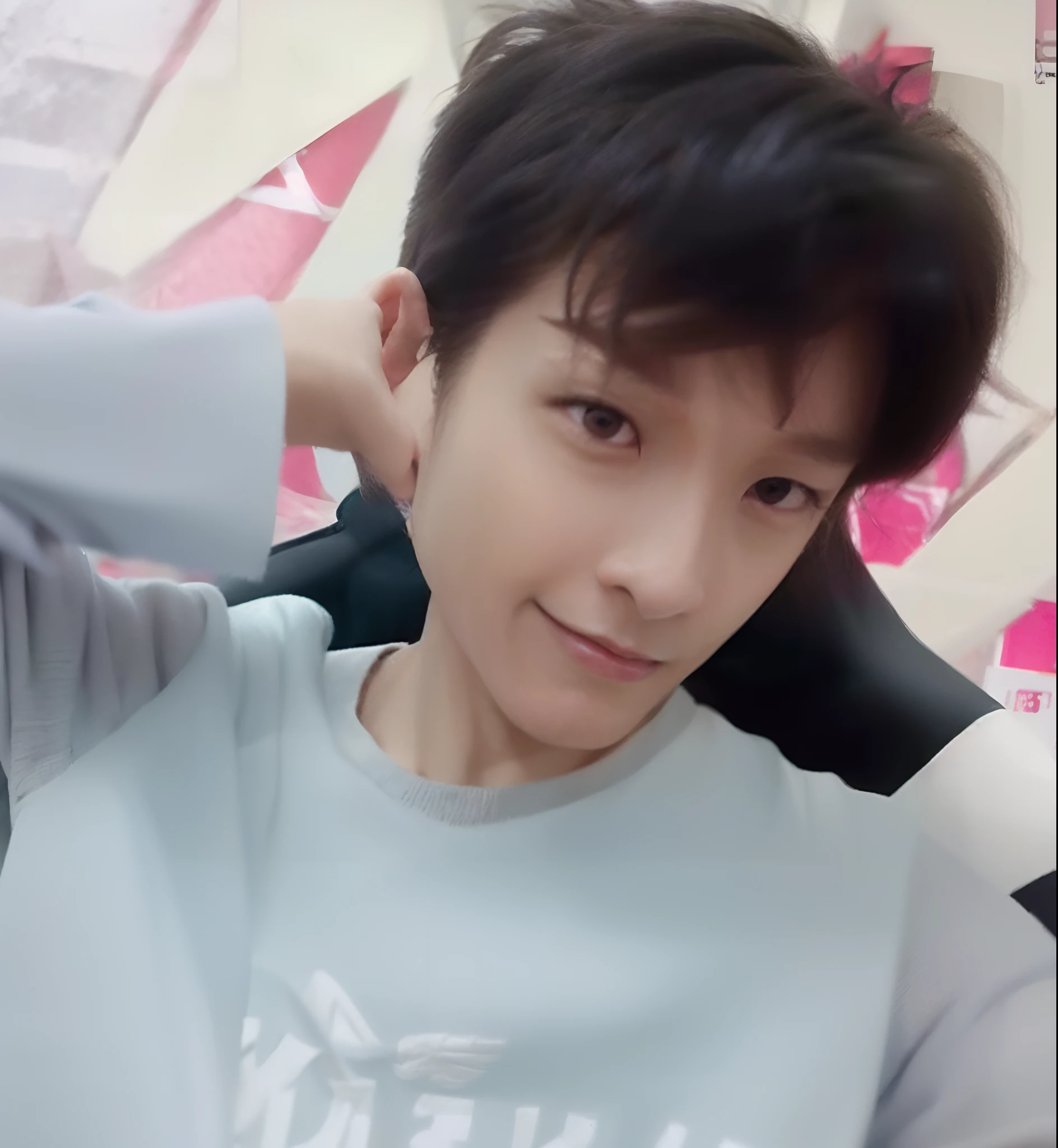 There was a man drying his hair, Cai Xukun, Shin Jinying, yanjun cheng, heise jinyao, xintong chen, young wan angel, drak, Li Zixin, 1 7 - year - old boy thin face, wenjun lin, hyung tae, longque chen, 2 2 years old, 2 3 years old