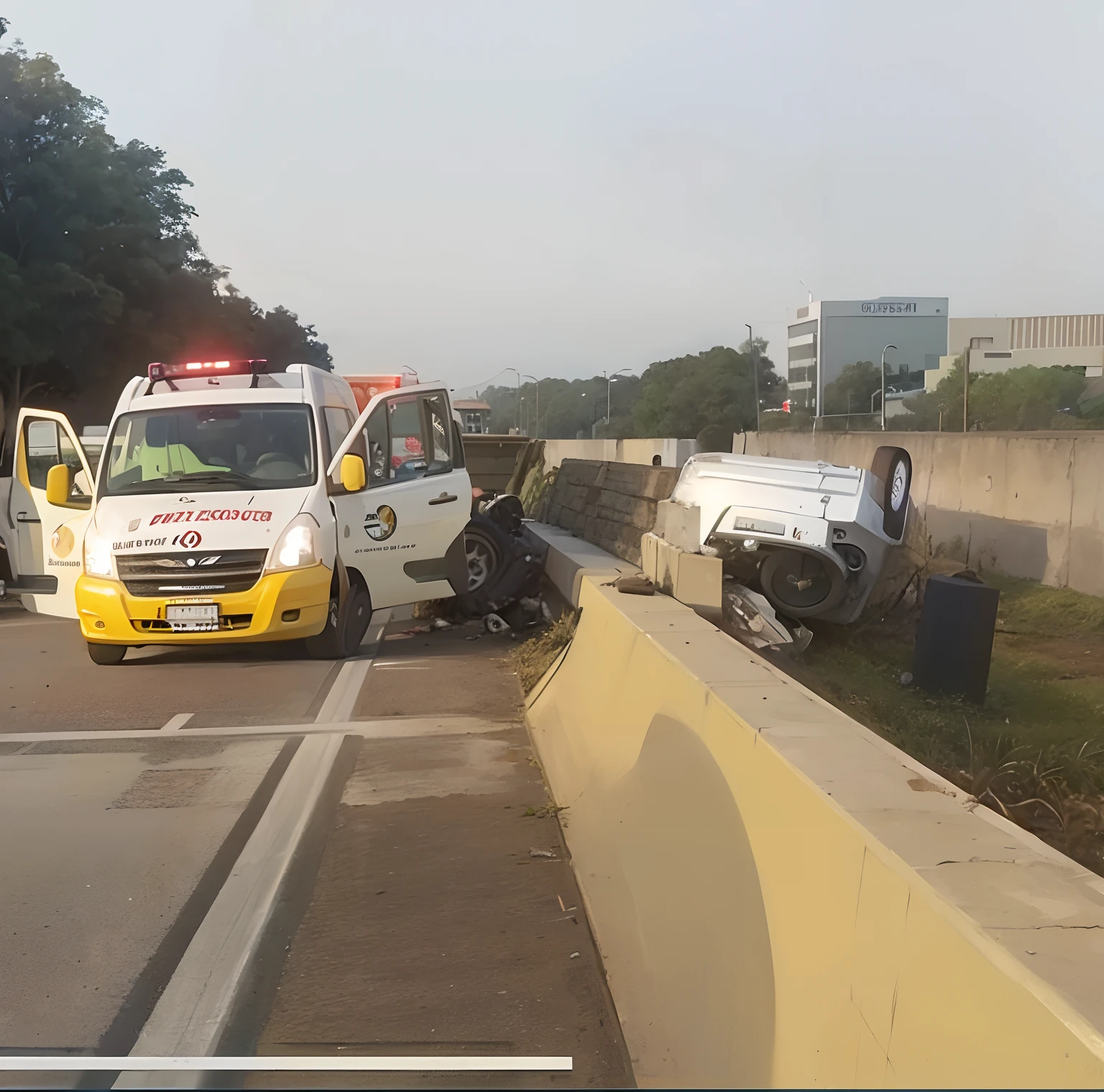 There's a car that hit a wall on the side of the road, carros bateram, Directed by: Jacob Pynas, 1614572159, abcdefghijklmnopqrstuvwxyz, exploitable image, acidente, Directed by: David Ruby, Directed by: CeFerí Olivé, traffic accident, realista, futurista, fundo desfocado, lente 50mm, cinematografic