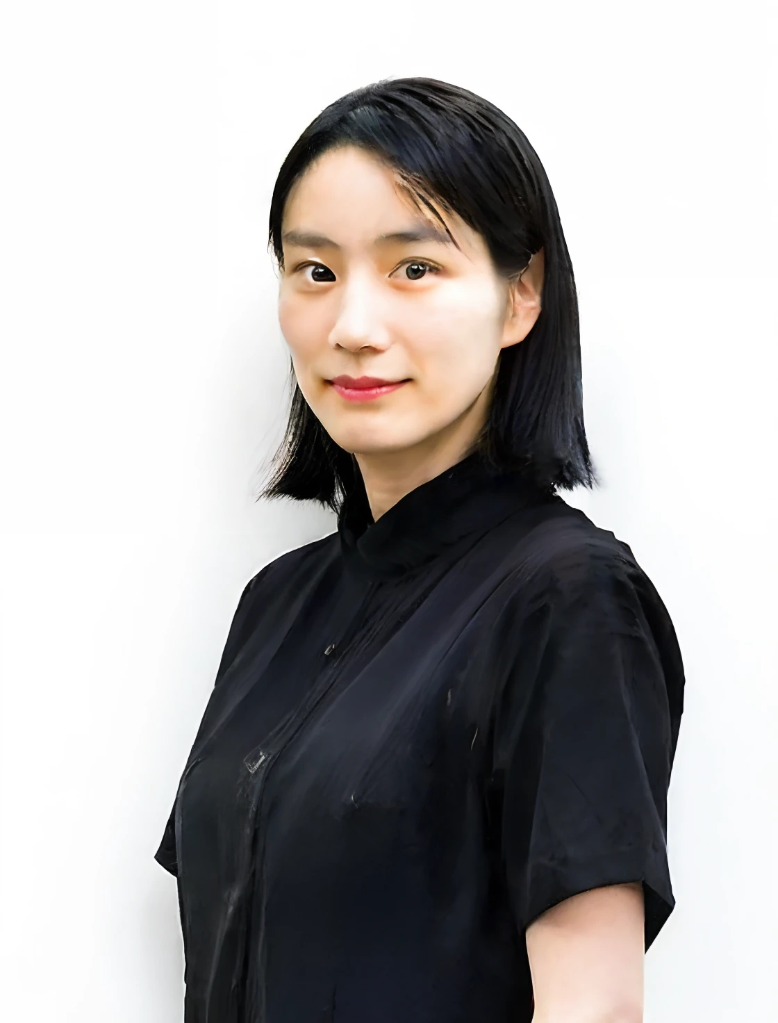 Alafed woman in black shirt and black pants poses for photo, 奈良美智, Aoi Ogata, Yuka Kazami, Kiyoko Suzuki, Shiori Teshirogi, Sui Ishida, maya takamura, ayamin kojima, Chiho Ashima, Sana Takeda
