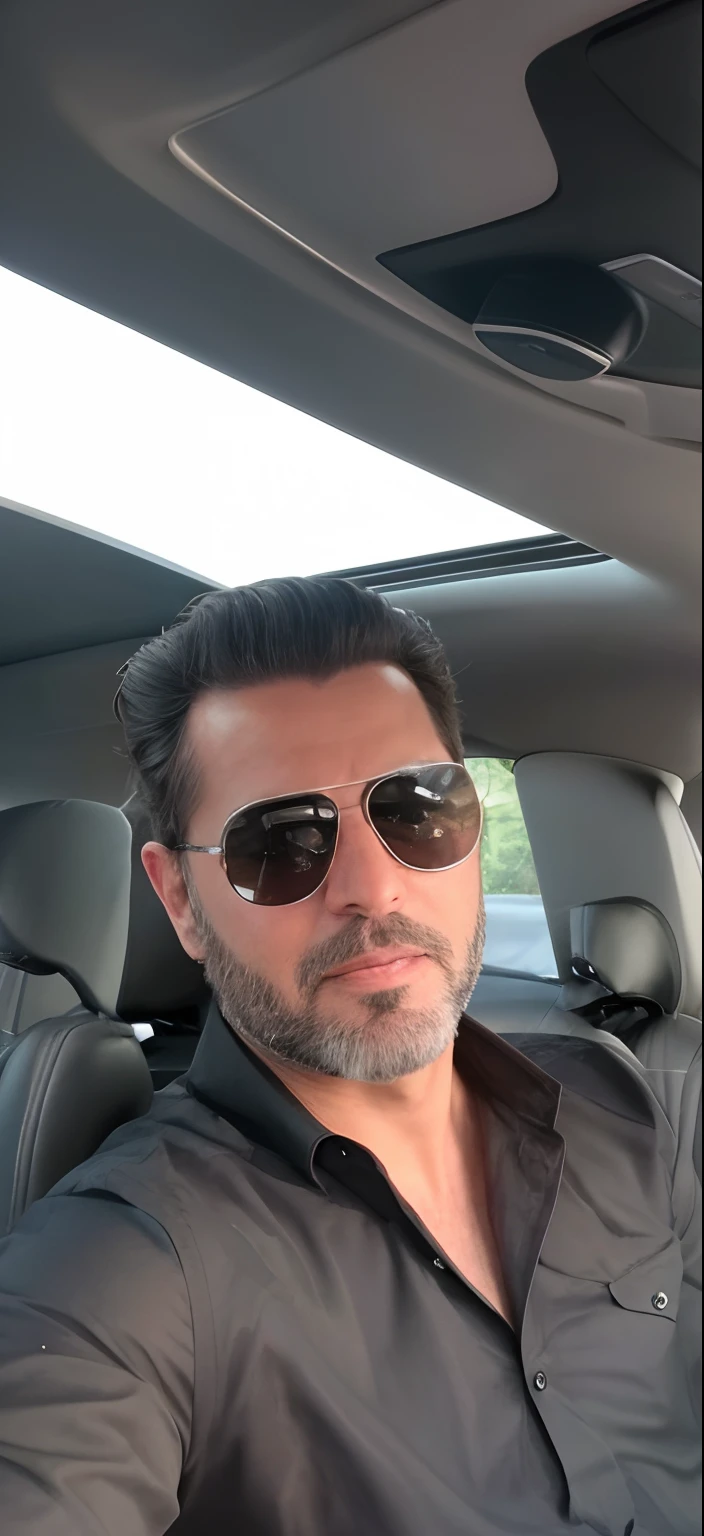 Man in a car with sunglasses and beard, George Doutsiopoulos, imagem de perfil, cerca de 3 5 anos, foto de perfil headshot, foto de perfil, foto do perfil, Homens de 45 anos, foto de perfil, Miguel Vicente, wearing versace sunglasses, andres rios, Alex Yanes, imagem do avatar, photo from behind, Foto de perfil