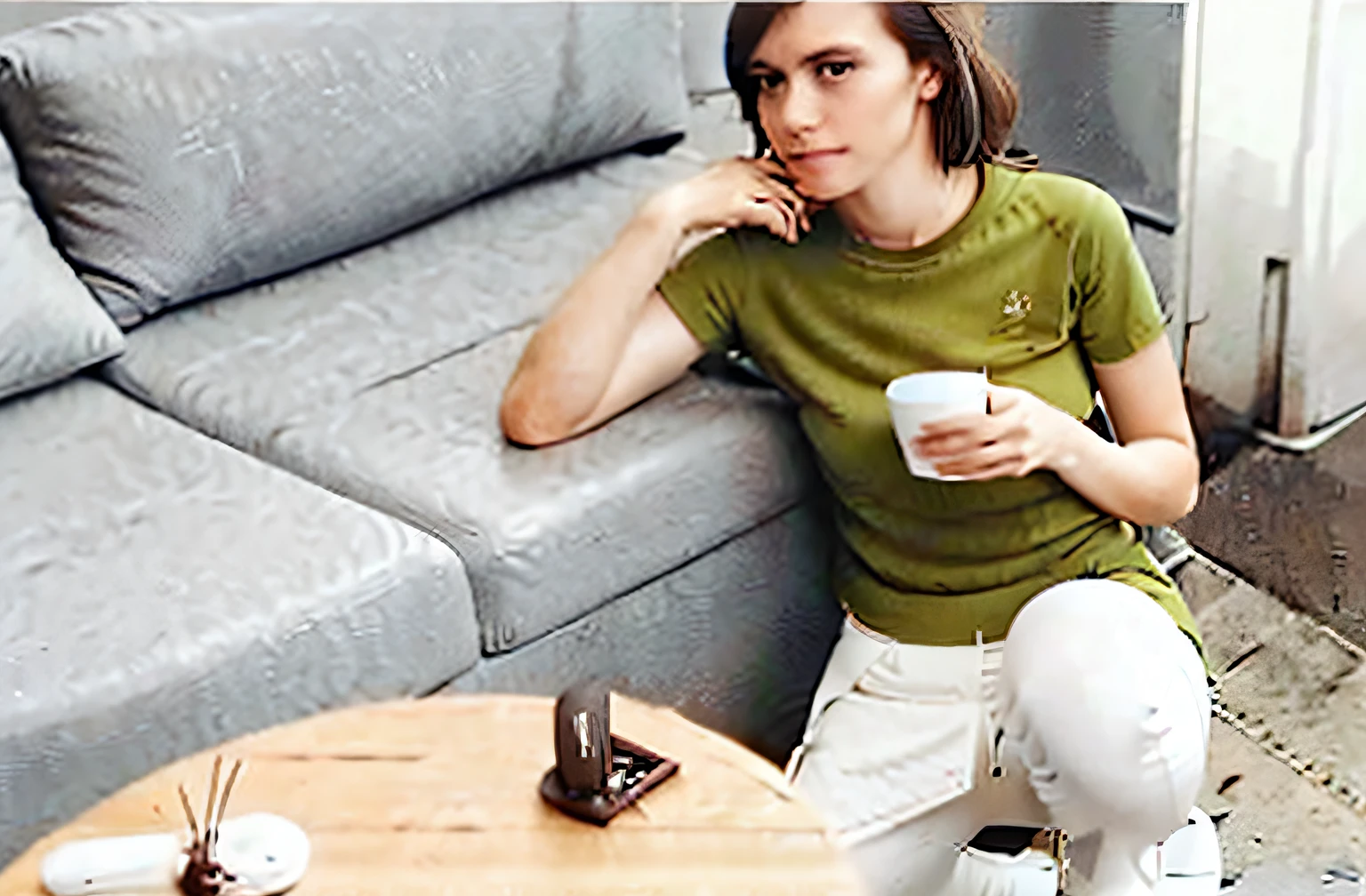 Woman holding coffee cup,Squat on the floor