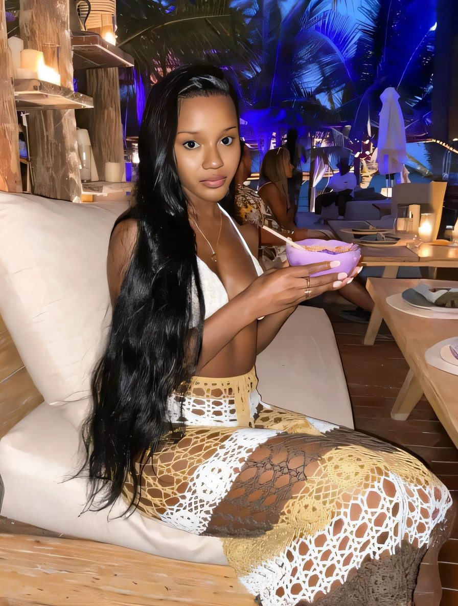There's a woman sitting in a chair eating a bowl of food, linda senhora, her hair is long and straight, Ela tem pele marrom oliva, mulher linda, com pele parda, beleza estonteante, com longos cabelos pretos, longos cabelos castanhos tecidos, mulher bonito, com tez escura, Mulher de 30 anos de Cuba, mulher deslumbrante