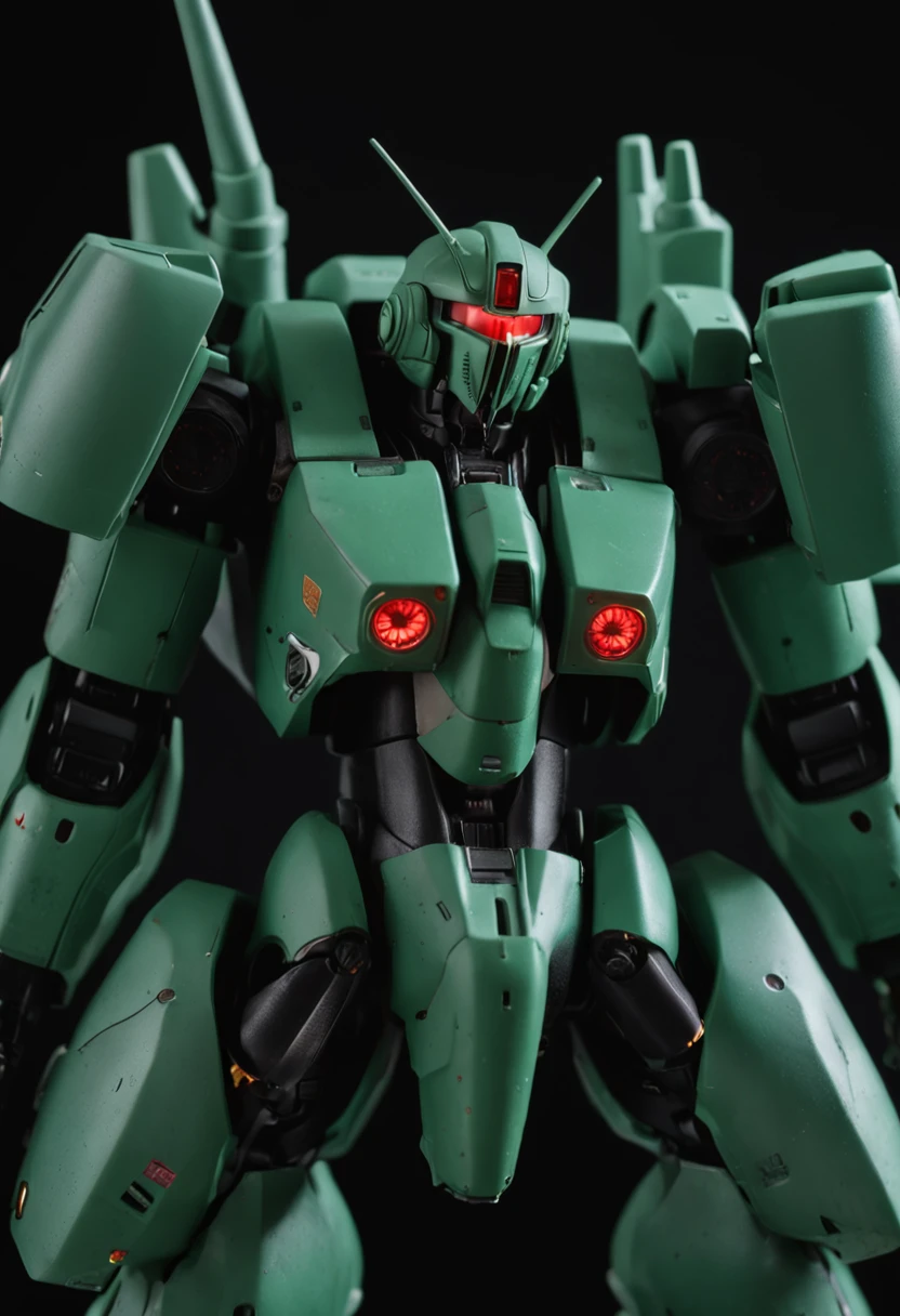 Coming out in the world of Mobile Suit Gundam with the image of a demon in green「Zaku」In a mobile suit called、The first red eye glows、Plumbing cables all over the body are exposed、Holding a Heat Hawk in one hand