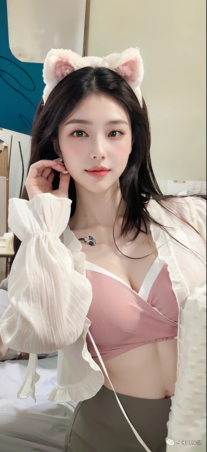 (Hyper Real), (illustratio), (A high resolution), (8K), (The is very detailed), (Most Best Illustration), (beatiful detailed eyes), (best qualtiy), (ultra - detailed), (tmasterpiece), (the wallpaper), (详细的脸), Beds, up of the upper body, ssmile, plumw,独奏,Sexy exposed girls, Wearing sweat, Bigchest,dog collar