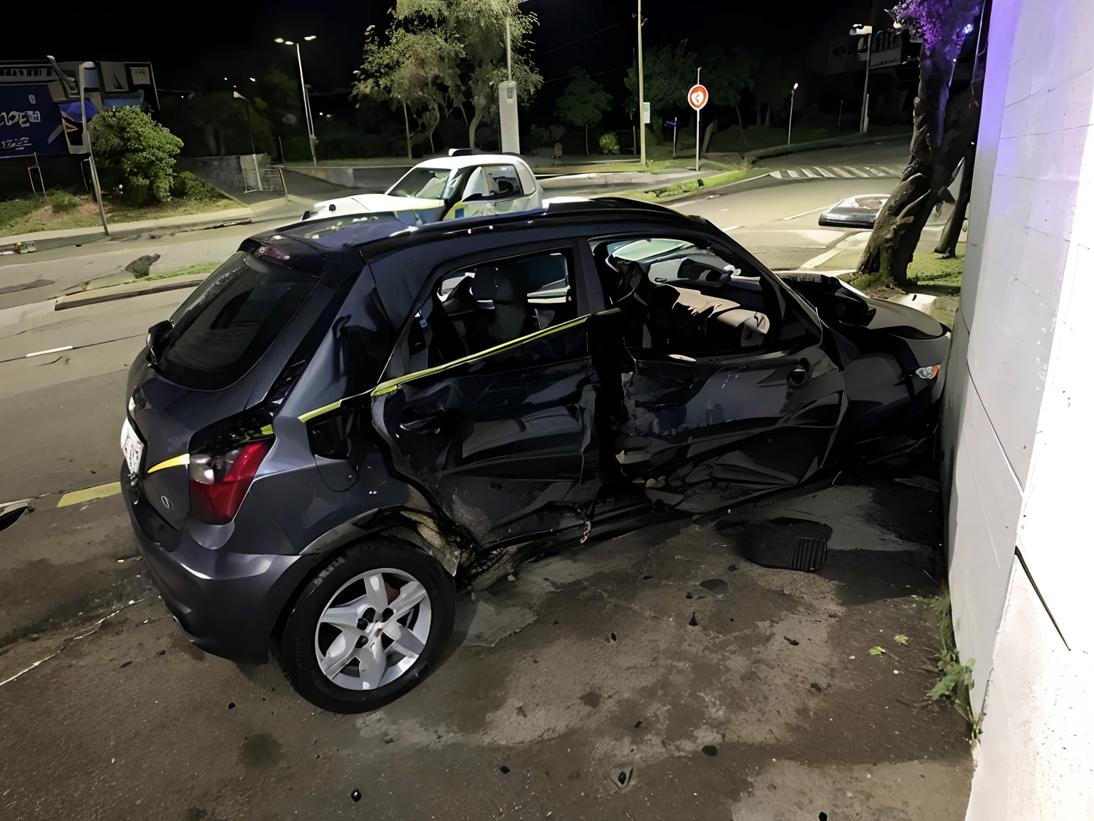 Arafed carro com a porta aberta sentado na beira da estrada, acidente de carro, carros bateram, Acidente, acidente, traffic accident, obra de arte, Caiu, surrado, tiro de carro, Malika Favre, vista completa de um carro, Diy, Acidente, destroyed cars, Frente cheia, cena triste, cena poderosa, gm, carro completo, recriar com outra perspectiva, from another angle