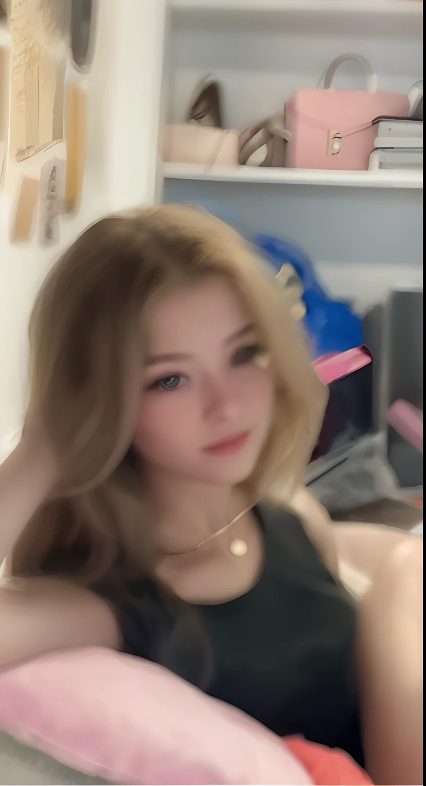 blonde woman with a necklace on her neck sitting on a sofa, Fille de 19 ans, taken in the early 2020s, environ 1 9 ans, 18 ans, visage flou, 1 6 ans, very very low quality picture, very blurry, image floue, Floue, 2 4 year old female model, low-quality granular