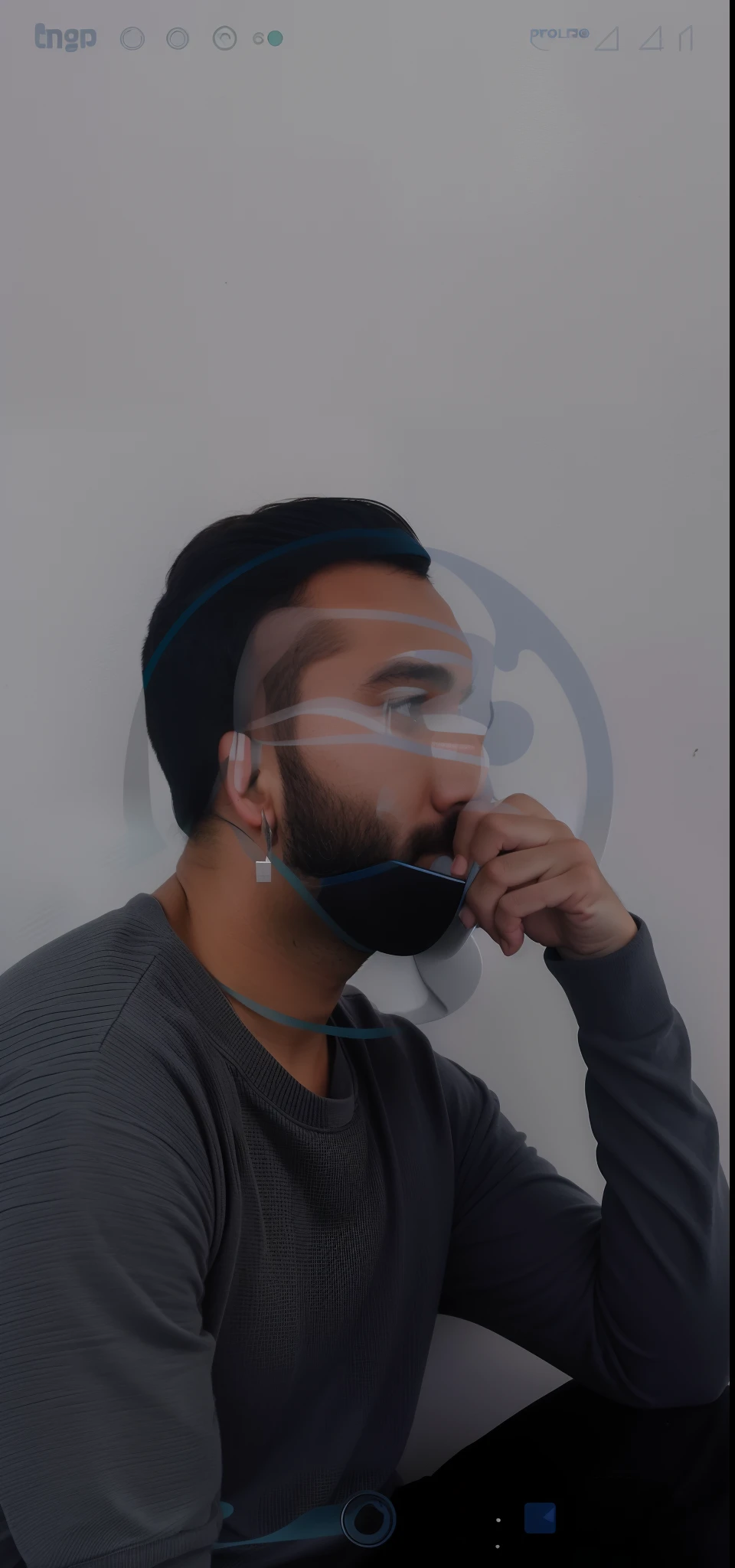um close up do rosto de uma pessoa em um celular, foto de perfil headshot, foto portait foto de perfil, foto de perfil 1024px, imagem de qualidade muito baixa, foto do perfil do facebook, em torno de 1 9 anos, foto de perfil, halfbody headshot, imagem frontal, detailed unblurred face, foto de perfil profissional, Foto realista, Alex