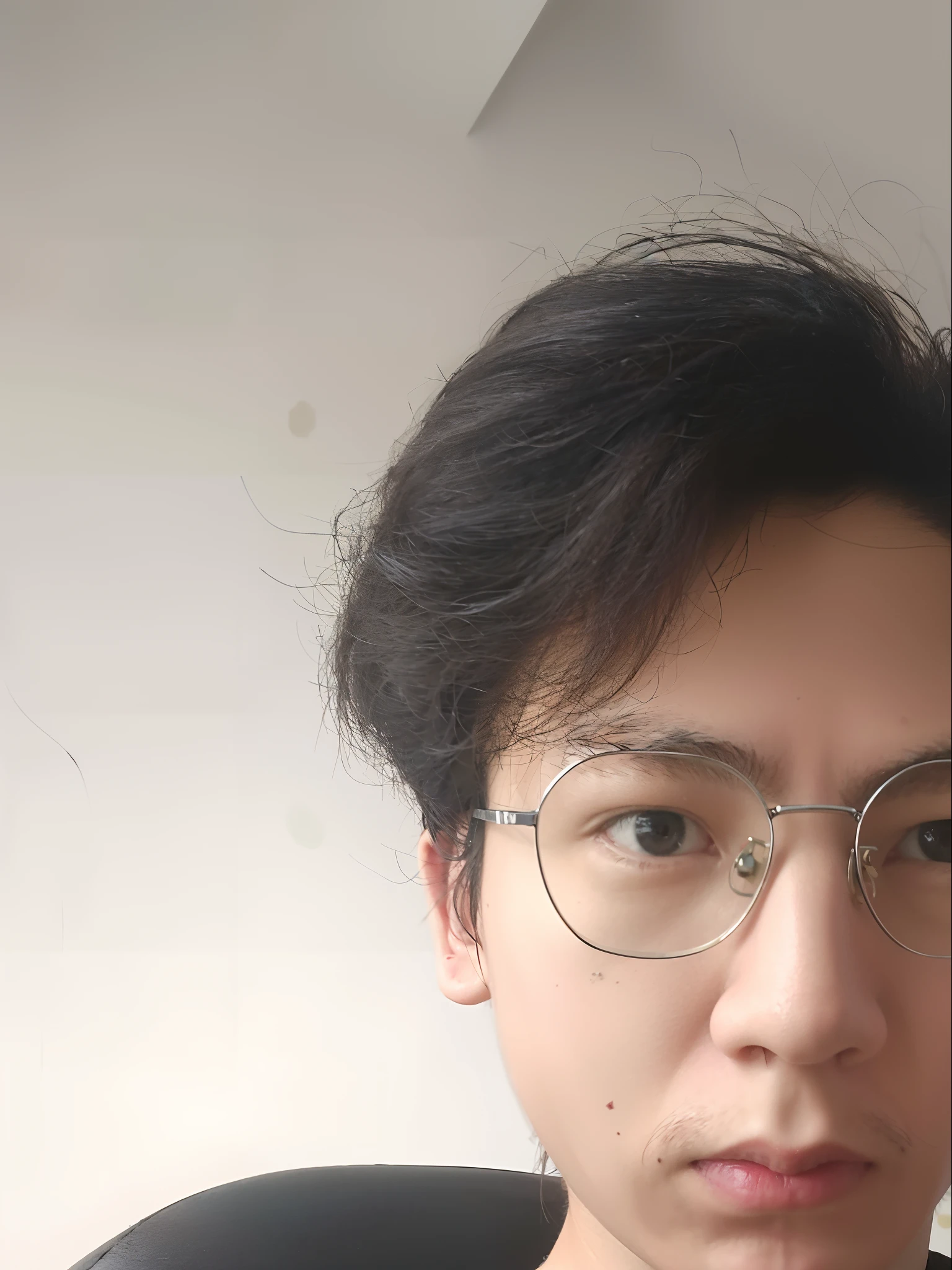 There was a man sitting at the table，Carrying a plate of food, yanjun cheng, 2 8 years old, xintong chen, 2 7 years old, 2 9 years old, Lin Qifeng, Li Zixin, wenjun lin, yihao ren, headshot profile picture, with short hair, jinyiwei, With glasses, 2 3 years old