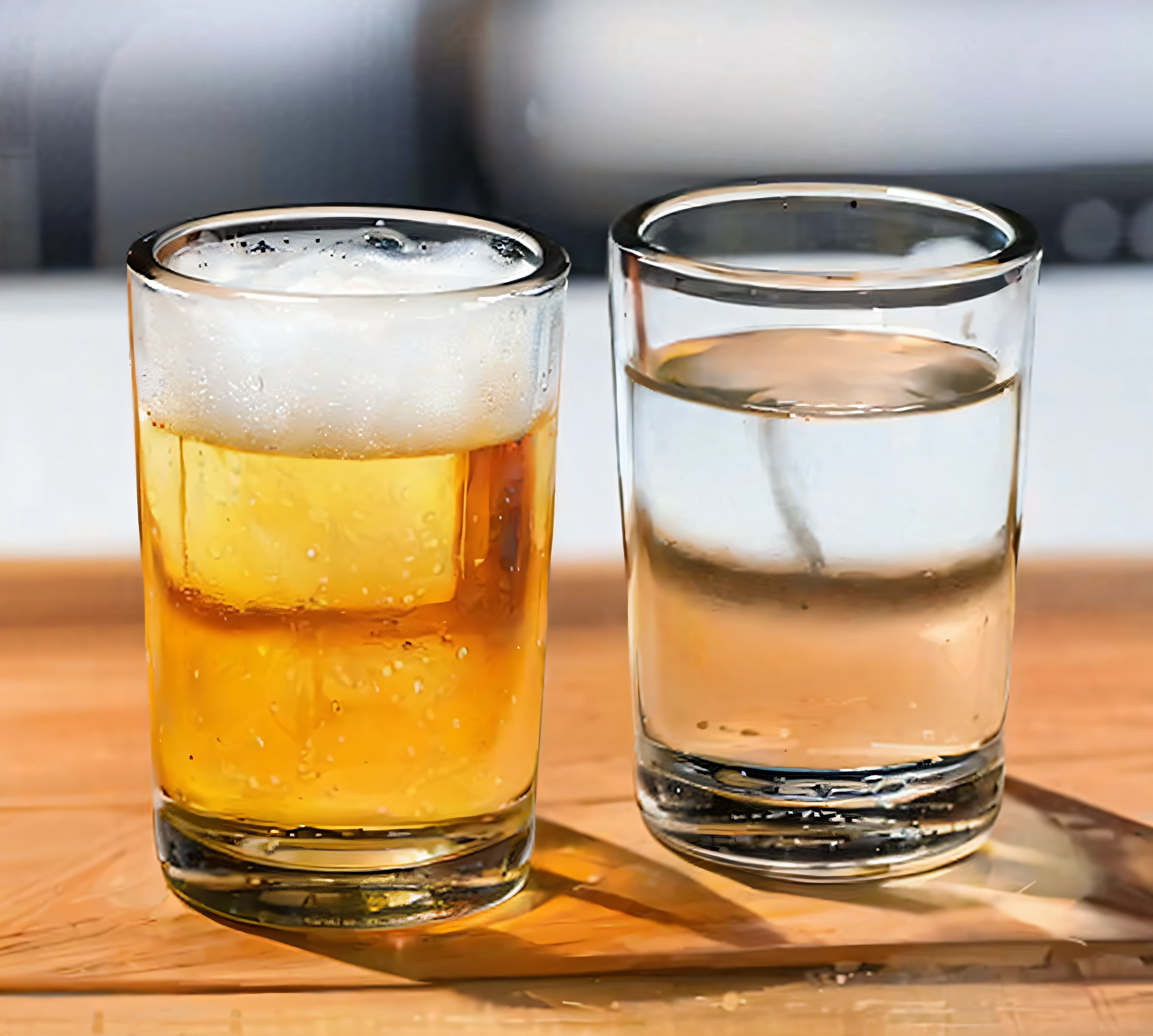 Two beers were placed side by side on the table, beer mug, Half and half, schnapps, tansparent water, accurate and detailed, Beer was drunk and spilled, Sparkling water, drinking alcohol, split in half, realistic lens, Caustics and refraction, Realistic refraction, hazy water, beers on the table，fotografia do produto