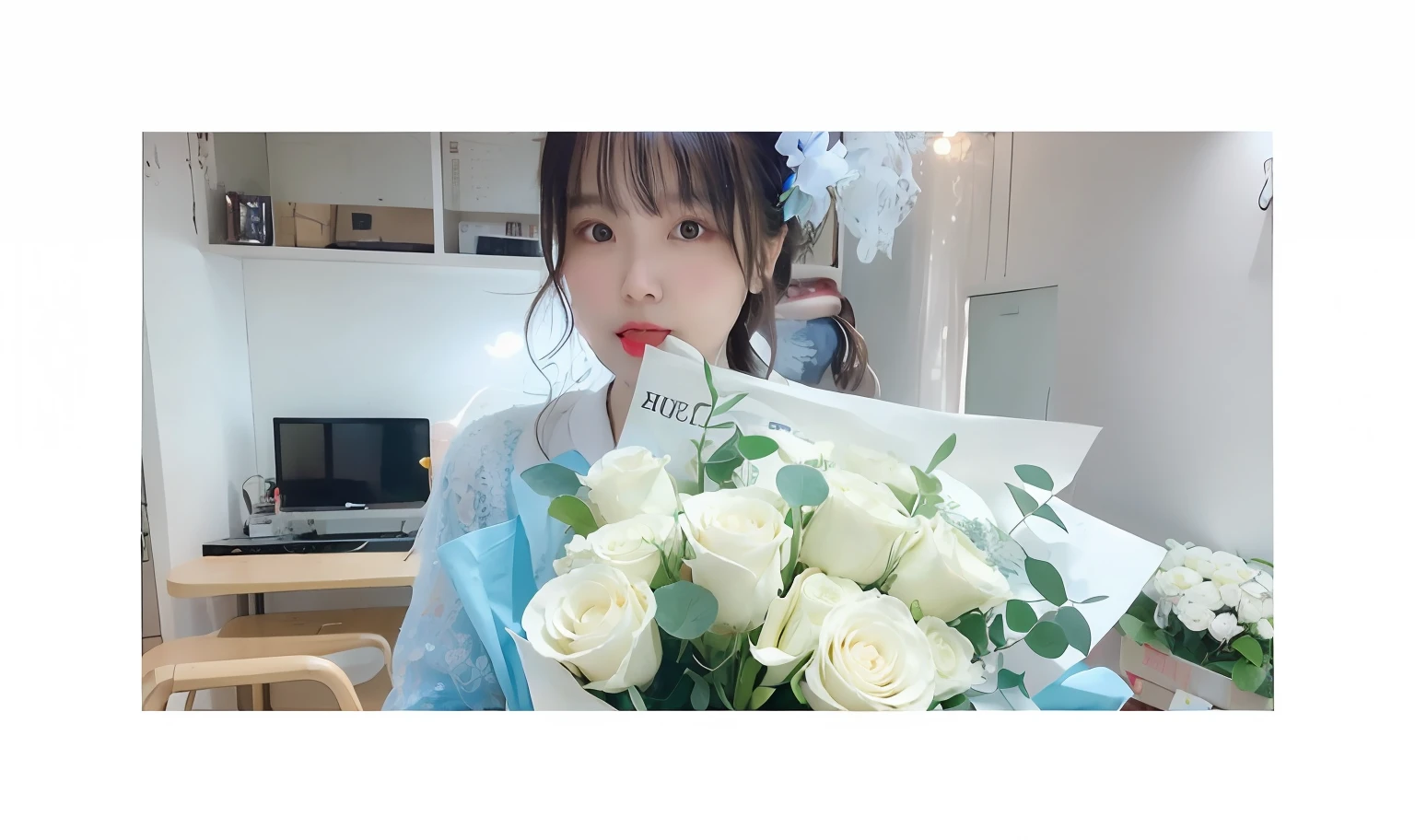 "Woman holding a white rose bouquet with flowers，ulzzangs，❤🔥🍄🌪，8K，👅👅，1 as February，Shin Jinying，Frozen flowers around，reluvy5213，IU，Happy！！！，Bouquet，shaxi，Official，🚿🗝📝"