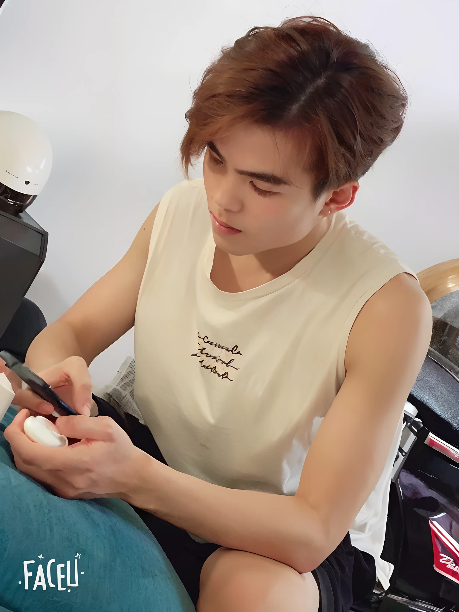 Best Quality,Masterpiece,Ultra High Resolution,(Realisticity:1.4),Original Photo,Cinematic Lighting,
1boy,