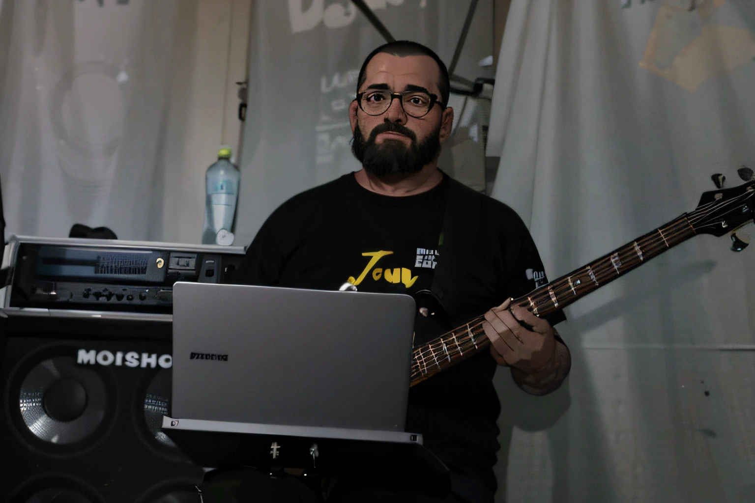There's a man holding a guitar and a laptop in front of a speaker, baixista, rocking out, edu souza, david rios ferreira, music being played, joe alves, Miguel Vicente, no palco, no palco, Rua Juliana, andrea rocha, Juanjo Guarnido, Leve nublado, caio santos, tuning, luiz escanuela, tomas sanchez