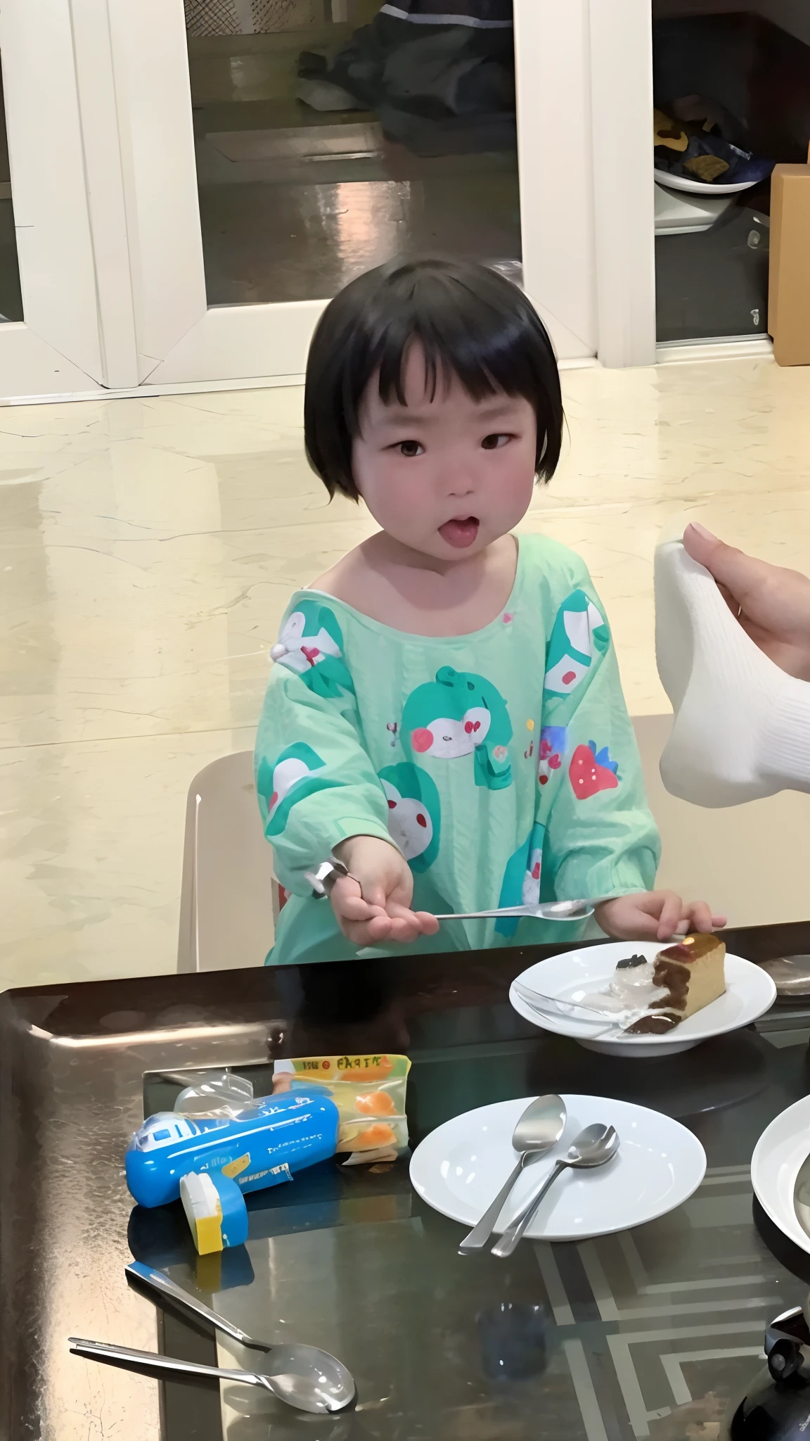 arafed girl holding a tray of Cup cakes with frosting on them, baking a cake, 2 , 5 years oldsmiling and excited, Chiho, 4 years, cake in han, Dress up as a pastry chef, tasty, four years old, cookingolding birthday cake, Cup cake, Jiama Chan