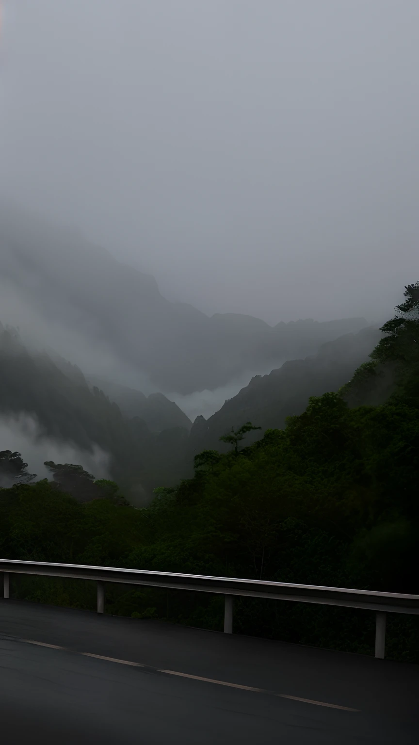 There's a road in the rain, foggy day outside, Low clouds after rain, Agourento! Paisagem de North Bend, nevoeiro rolando, chuvoso e nevoeiro, Montanhas enevoadas, nublado!!!, tempo enevoado, Atmosfera nebulosa e sinistra, Vale nebuloso escuro e nebuloso, com nevoeiro, mist in valley, Tempo sombrio. alta qualidade, nebuloso e chuvoso, floresta ao fundo, floresta escura, There is a forest in the background