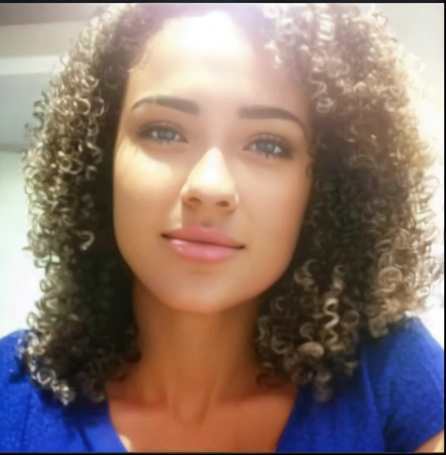 8K, Beautiful twenty-five-year-old girl with curls in a baggy sweater, cabelo cacheado perfeito, belos cachos castanhos, (obra-prima:1.2), (melhor qualidade), (ultra detalhado), (8k, 4k, intrincado),(full-body-shot:1), (altamente detalhado: 1.2),(rosto detalhado:1.2),(fundo detalhado), paisagem simples, (olhando para o expectador), melhor qualidade, belos olhos verdes detalhados, interior, cinematic lighthing, vazamento de luz, foto, realista, obra-prima, melhor qualidade, mais alta qualidade, cinematic lighthing, (volumeric lighting), extremamente detalhado CG unidade de papel de parede 8k, focado, papel de parede 8k, papel de parede 4k, extremamente detalhado, ultra realista, fotorrealista, foco nítido, absurdres, (HDR: 1.2), (alto contraste), fotografia, detalhado e intrincado, instagram, retrato, altamente detalhado, pintura digital, artstation, concept art, suave, foco nítido, perfect arms, perfect hands, dedos detalhados