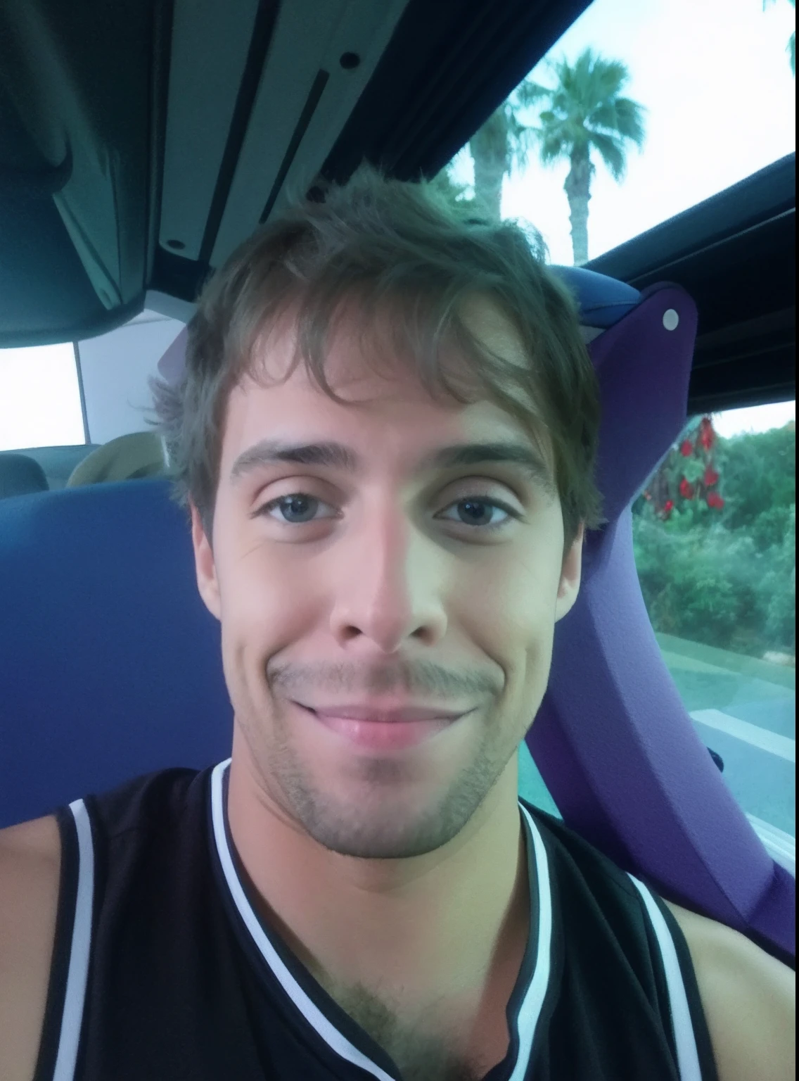 Sonriendo