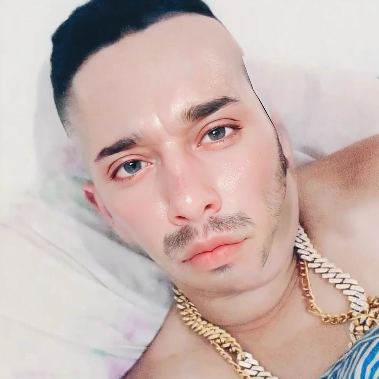 MUDAR O ROSTO DE FORMA ULTRA REALISTA PARA UM ROSTO MASCULINO COM O MESMO TOM DE PELE