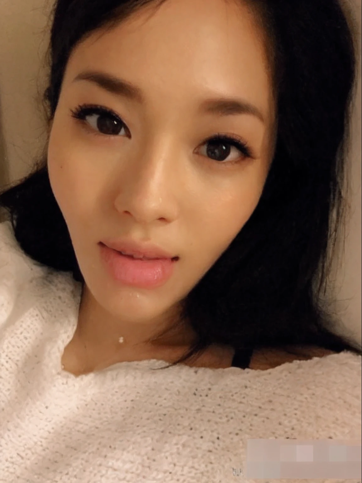 (tmasterpiece: 1.3), (8k, realisticlying, RAW photos, best qualtiy: 1.4), (mature_Female_Lady:1),, beauitful face, (photorealiscic face), (brunette color hair, short detailed hair: 1.3), Beautiful hairstyle, photorealistic eye, beatiful detailed eyes, (Realistic skin), Beautiful skins, (underdressing), absurderes, Attractive, hyper HD, Ultra photo realsisim, k hd, the golden ratio