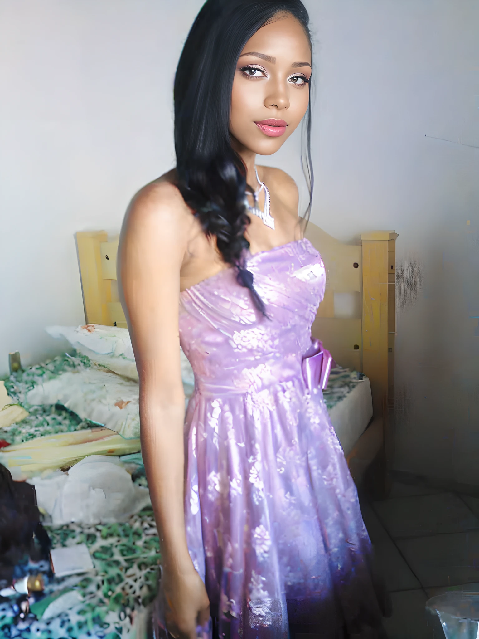 There is a woman standing in a room with a bed and a bed, usando vestido tomara que caia roxo, usando um vestido formal, vestido em um vestido roxo, usando um vestido elegante, usando um vestido de noite, cerca de 20 yo, vestido roxo, usando vestido, usando um vestido cintilante, cintura alta, usando um vestido rosa, fazendo uma pose elegante, vestindo vestido longo