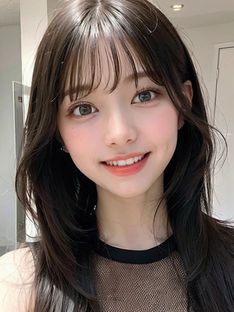Opens mouth and laughs、show teeth、full body Esbian、Looking at the camera、Layered Hair Style