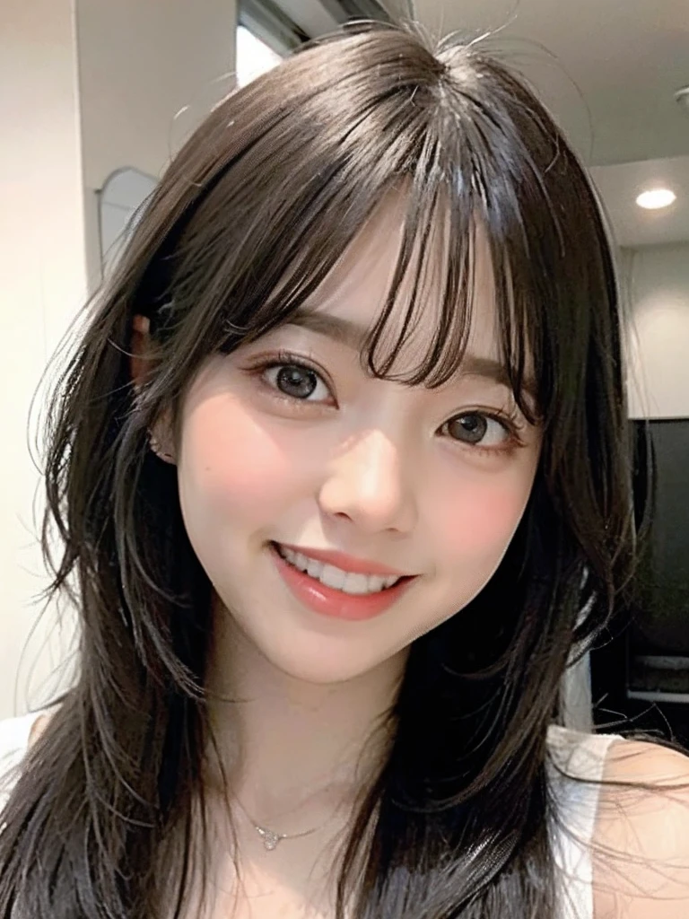 Opens mouth and laughs、show teeth、full body Esbian、Looking at the camera、Layered Hair Style