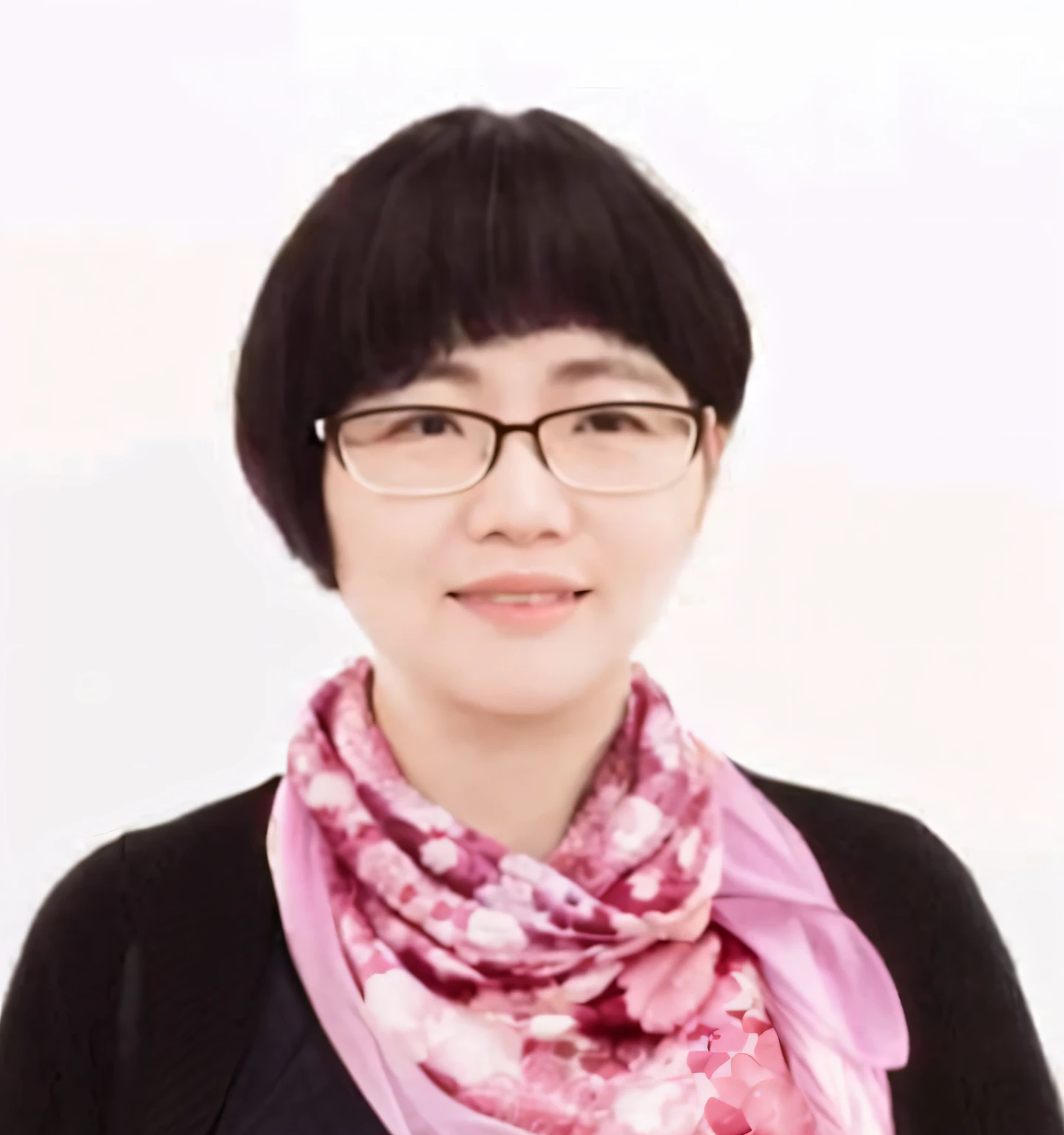 Wearing glasses,An Arad woman wearing a pink scarf stands in front of a white wall, Qiu Fang, Zhang Pengzhen, xintong chen, xiaolong wang, xue han, wenfei ye, Yun Ling, zhelong xu, lei min, xiaofan zhang, author li zhang, Lin Qifeng, wei wang, chengyou liu