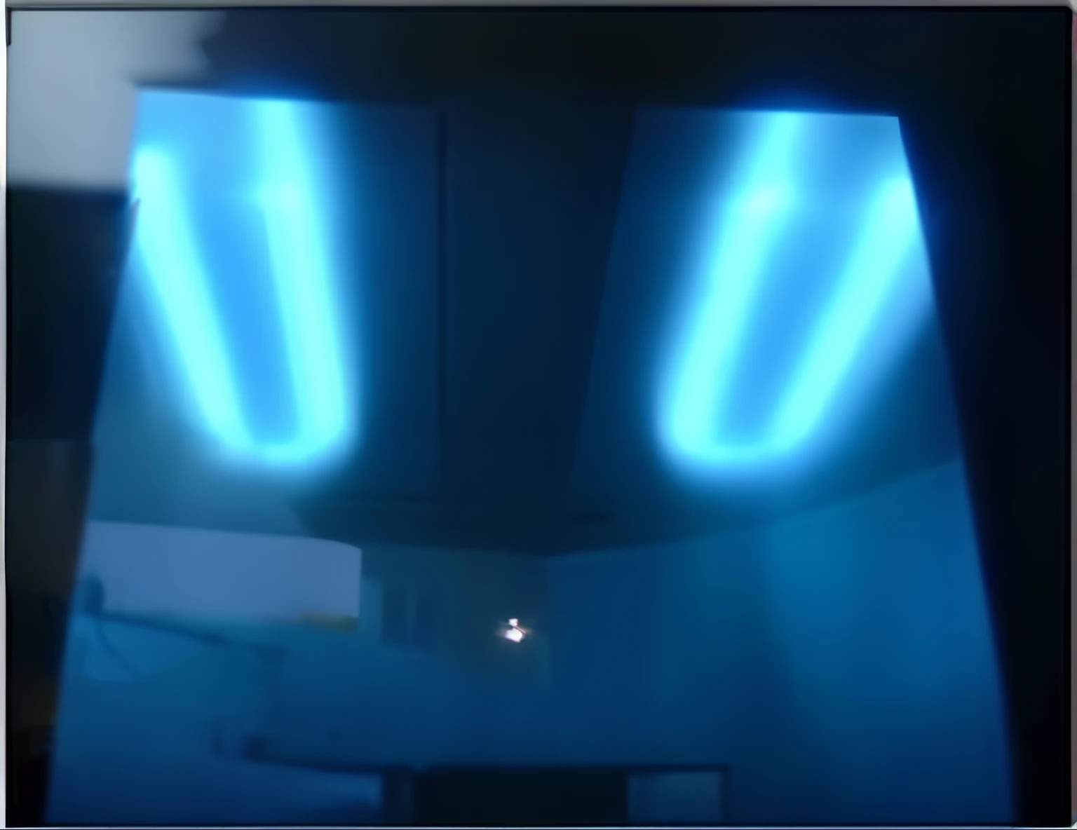 Remove the white reflection here