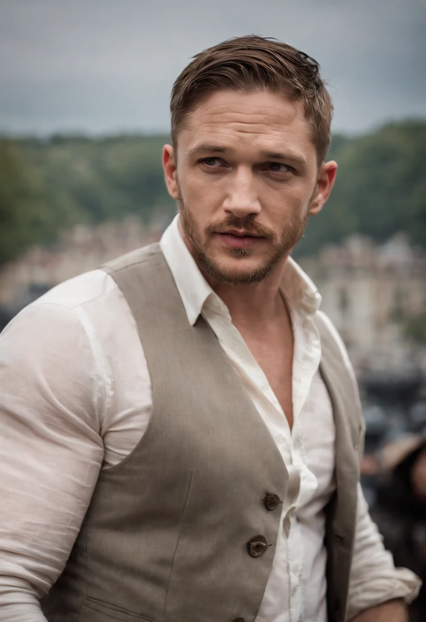 Tom hardy,como Constantine,Dc comics. Sobretudo. Charuto. Sex. Homem moderno., Vaidoso. Andando nas ruas de Paris.